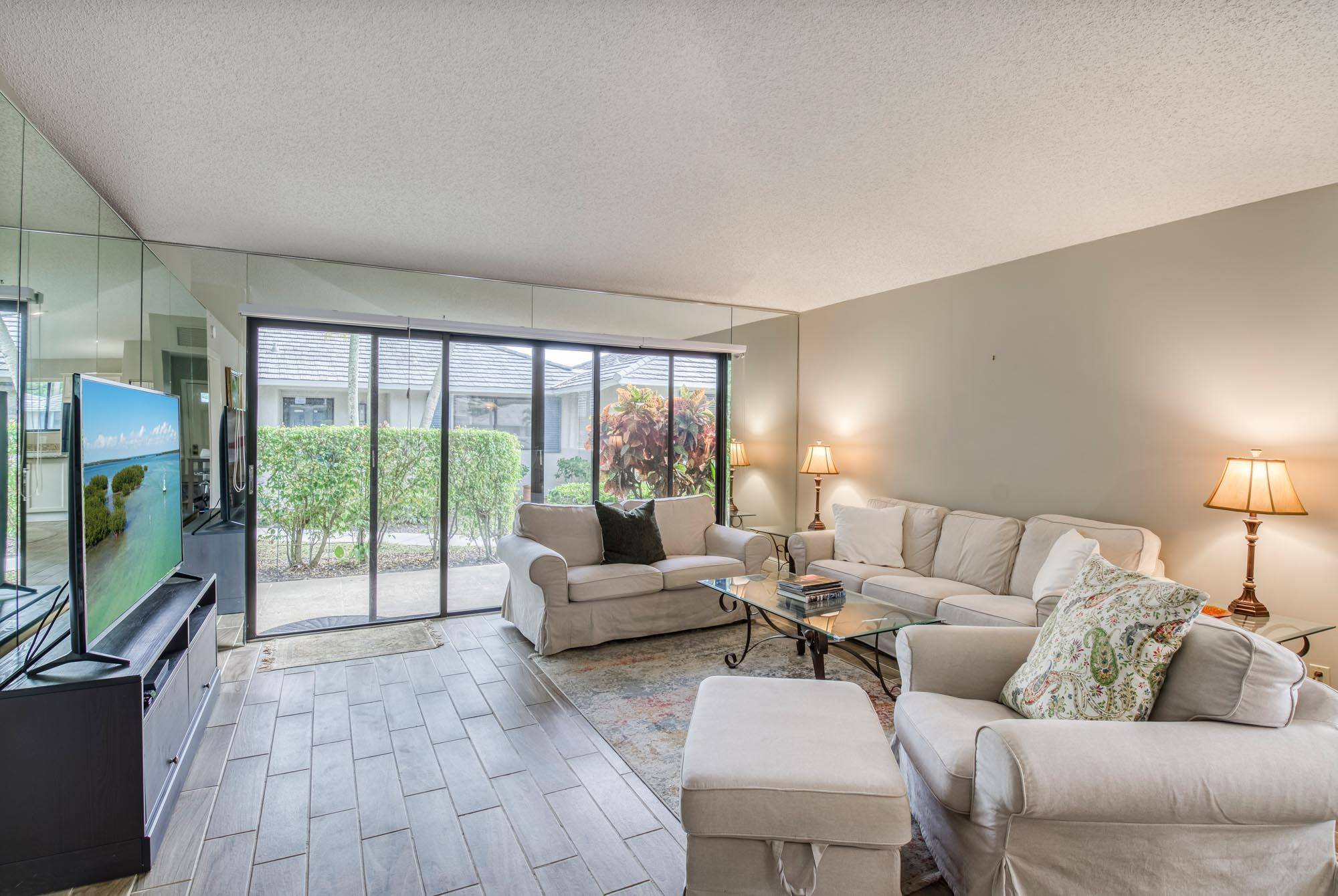 Palm Beach Gardens, FL 33418,911 Club DR