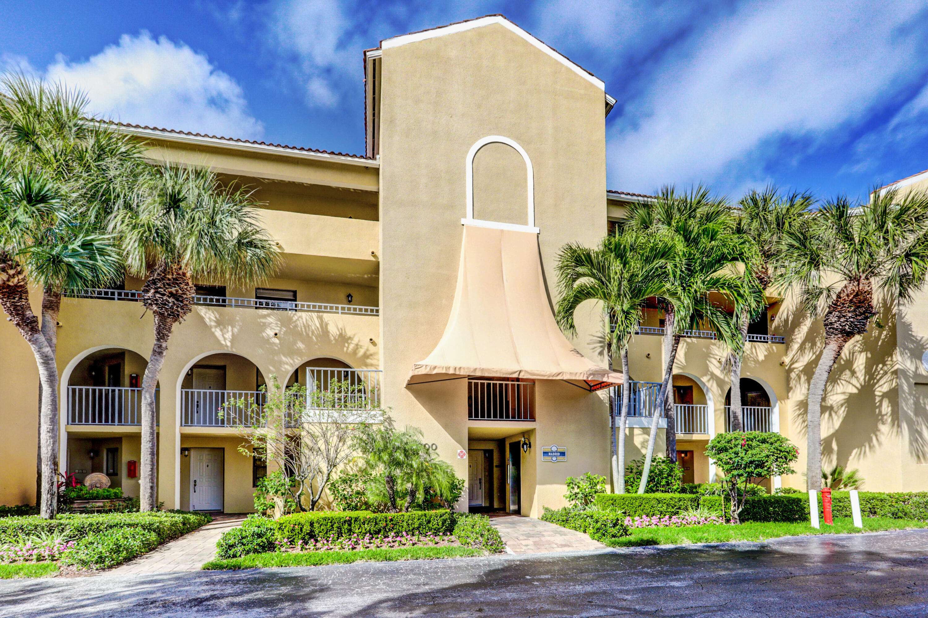 Juno Beach, FL 33408,600 Uno Lago DR 105
