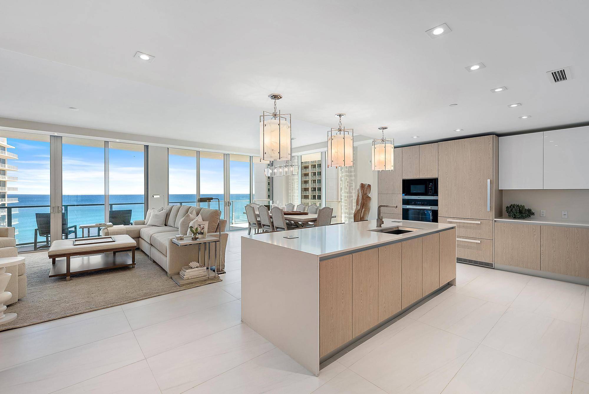 Singer Island, FL 33404,3100 N Ocean DR P-1605
