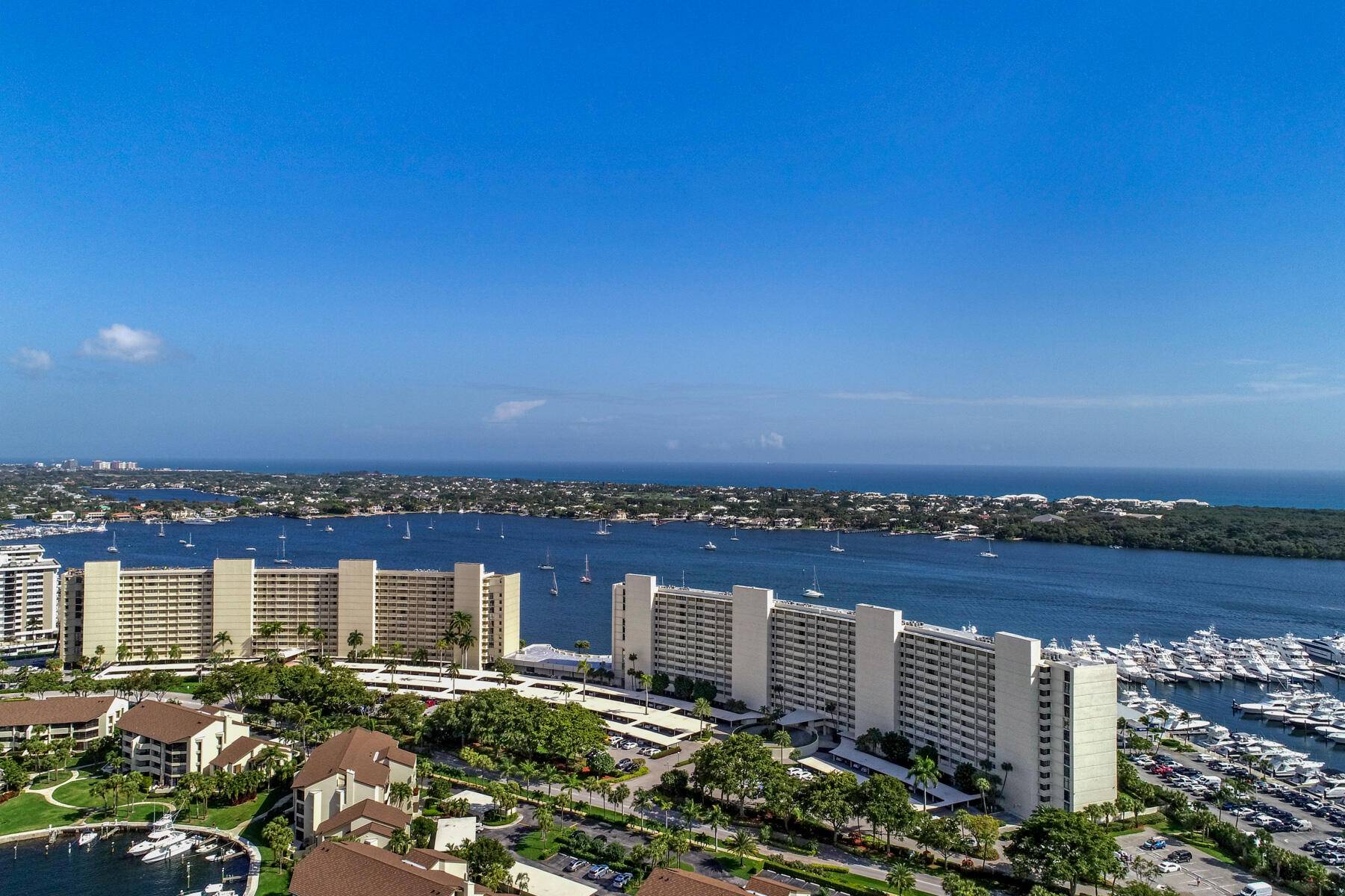 North Palm Beach, FL 33408,130 Lakeshore DR Ph-22