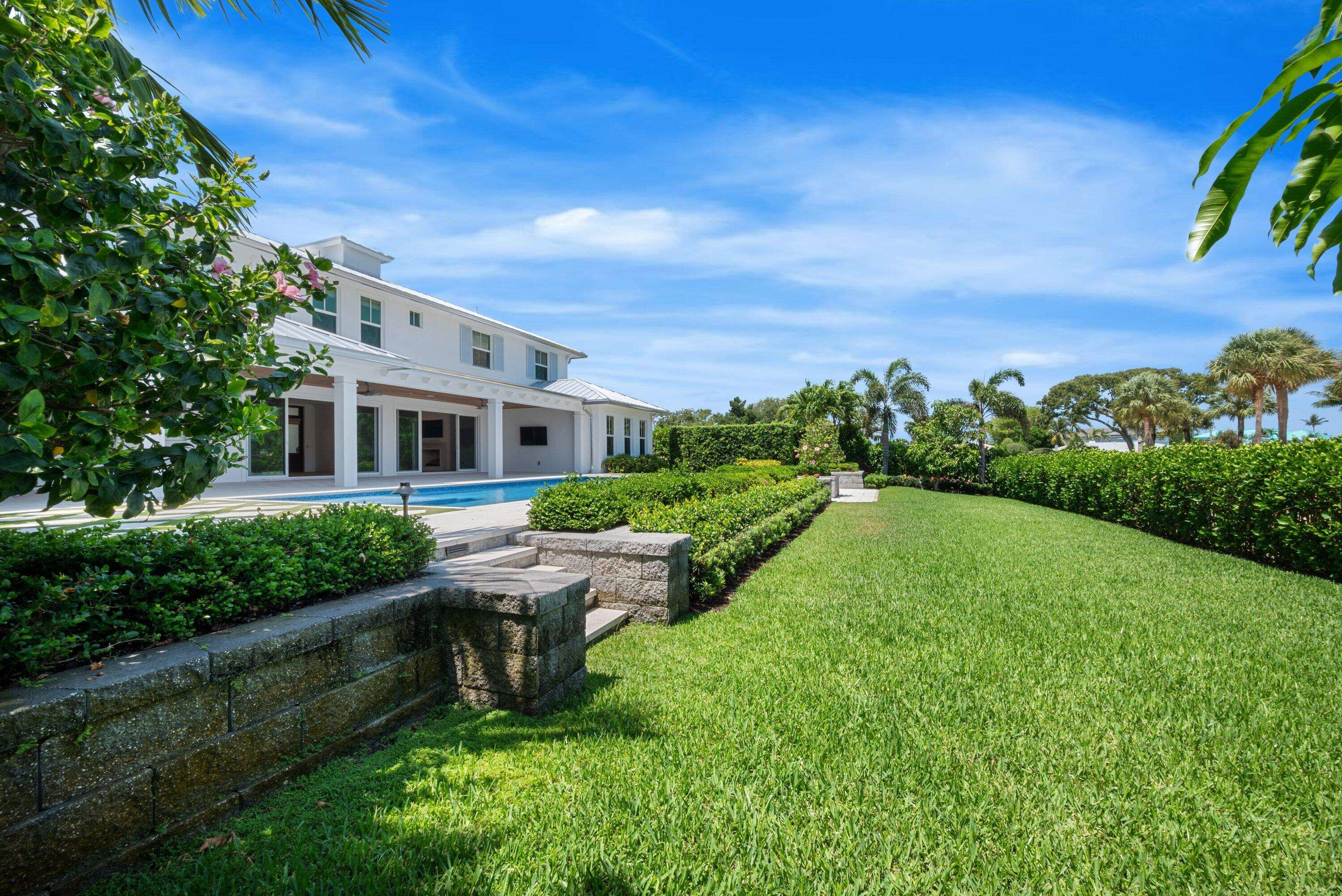 North Palm Beach, FL 33408,561 Greenway DR