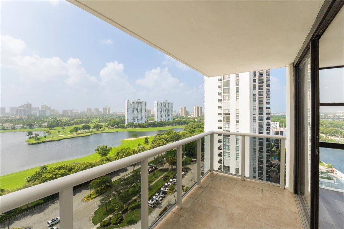 Aventura, FL 33180,3675 N Country Club DR 1709