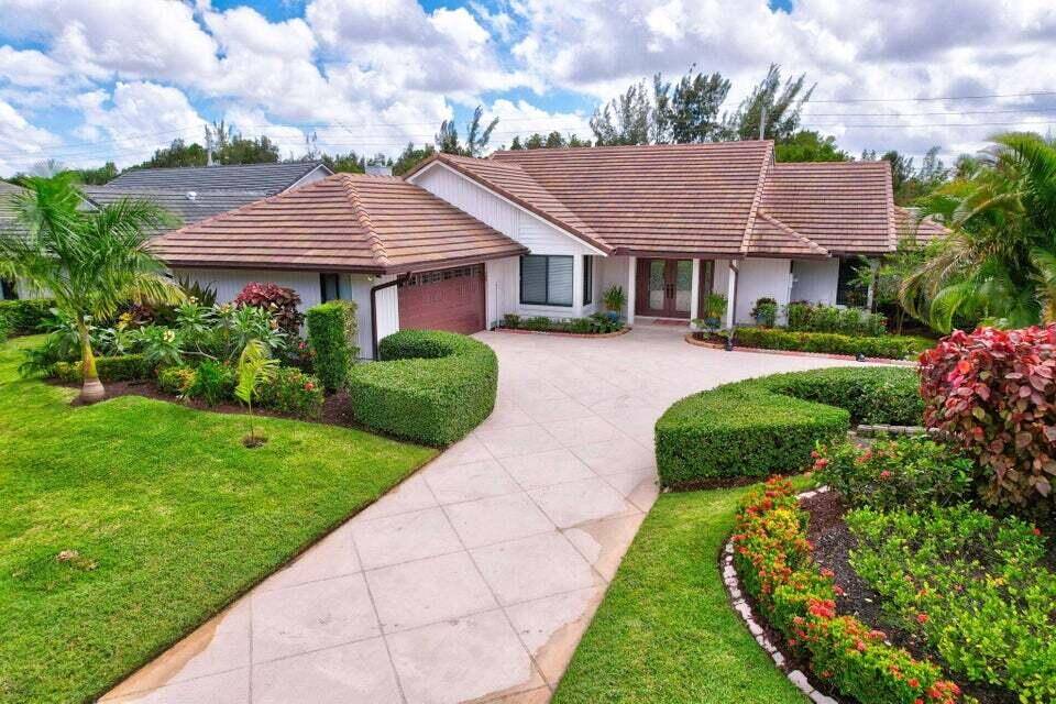 Palm Beach Gardens, FL 33418,168 Thornton DR