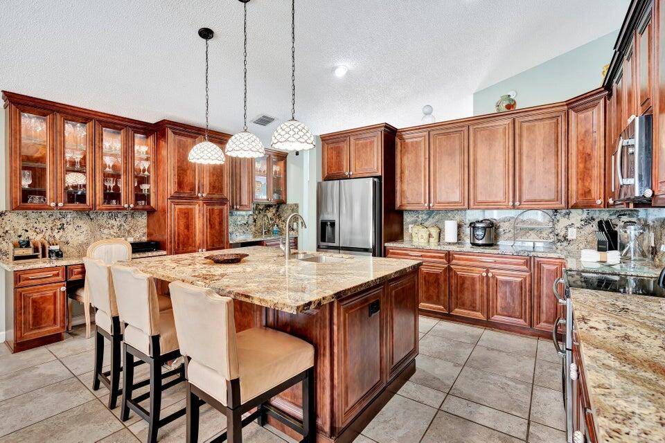 Palm Beach Gardens, FL 33418,168 Thornton DR