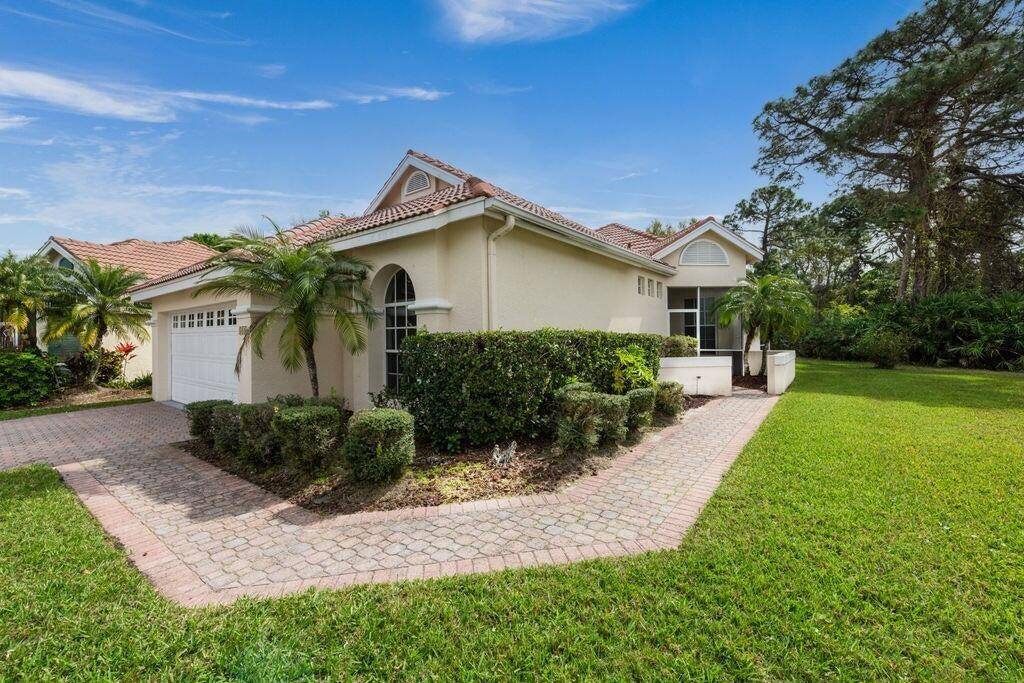 Port Saint Lucie, FL 34986,546 SW New Castle CV