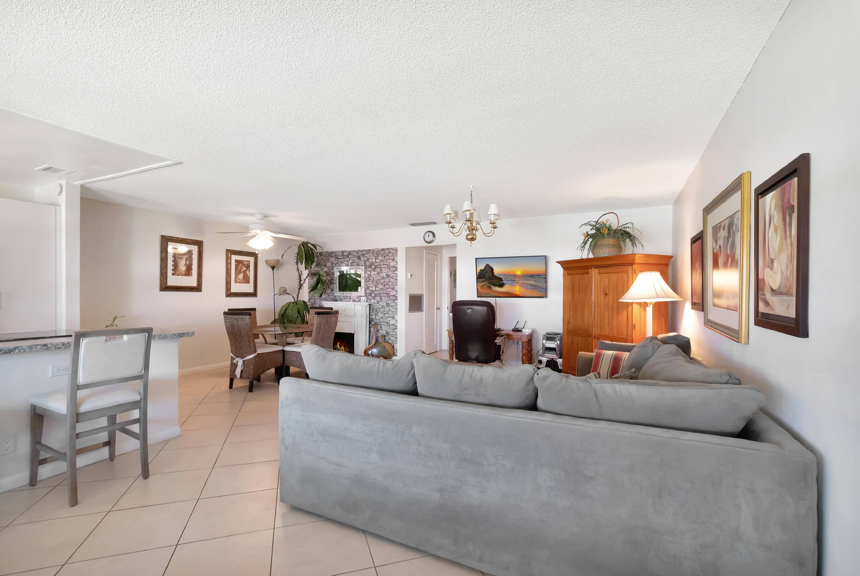 Boynton Beach, FL 33435,240 High Point CT C