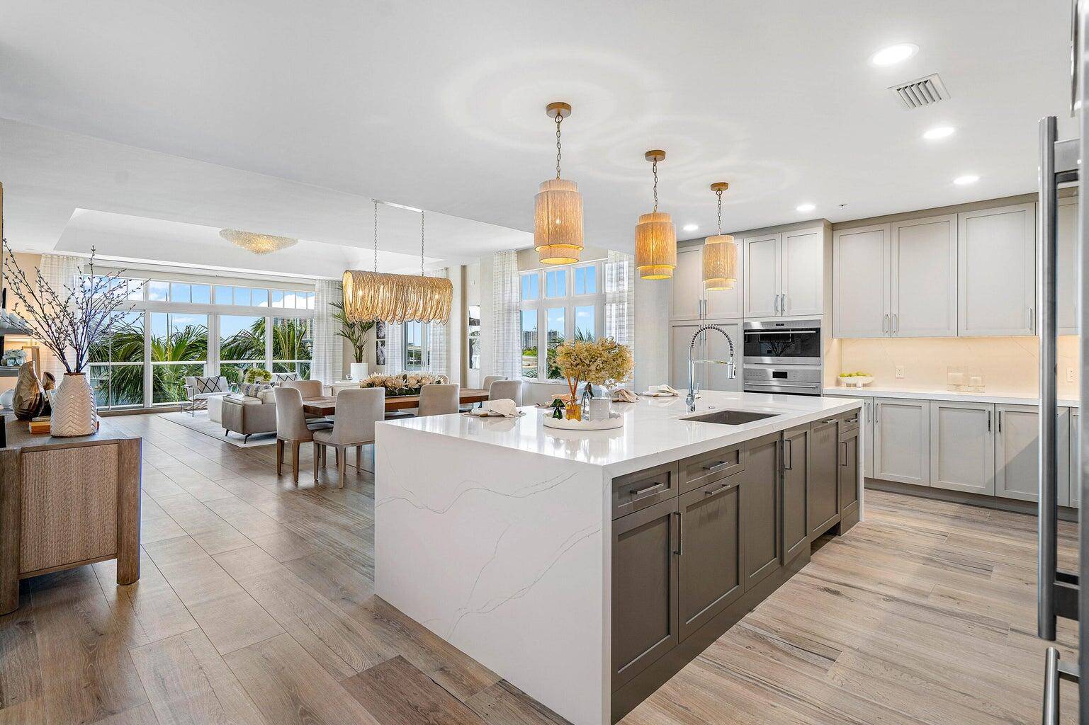 Palm Beach Shores, FL 33404,184 Lake DR 4102