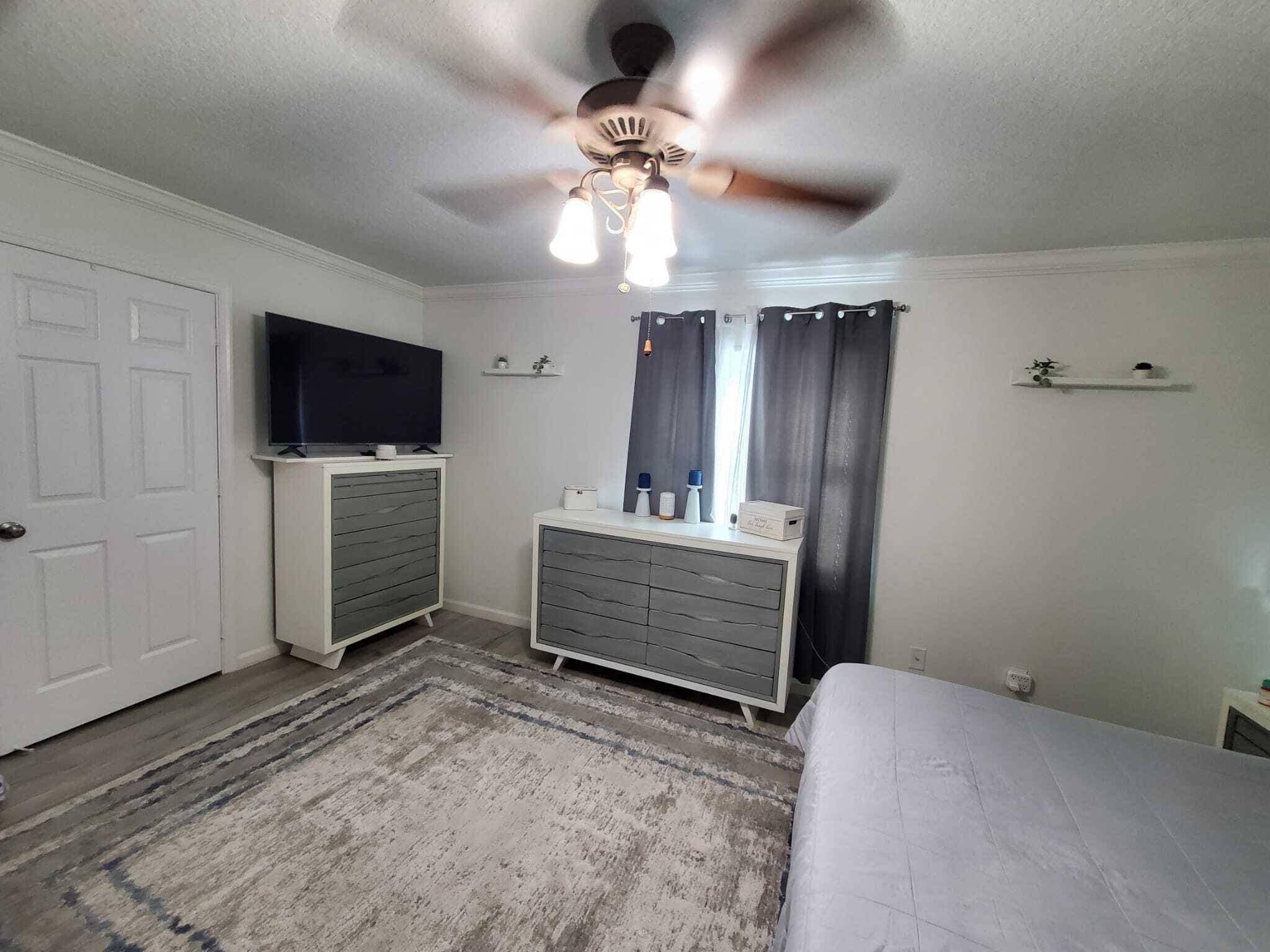 Greenacres, FL 33463,201 Leland LN