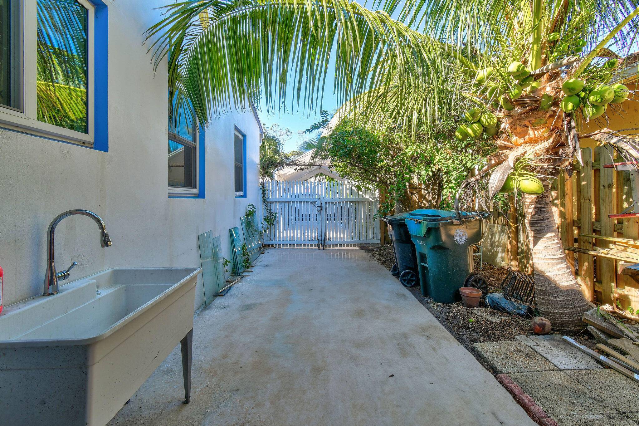 Lake Worth Beach, FL 33460,726 N E ST