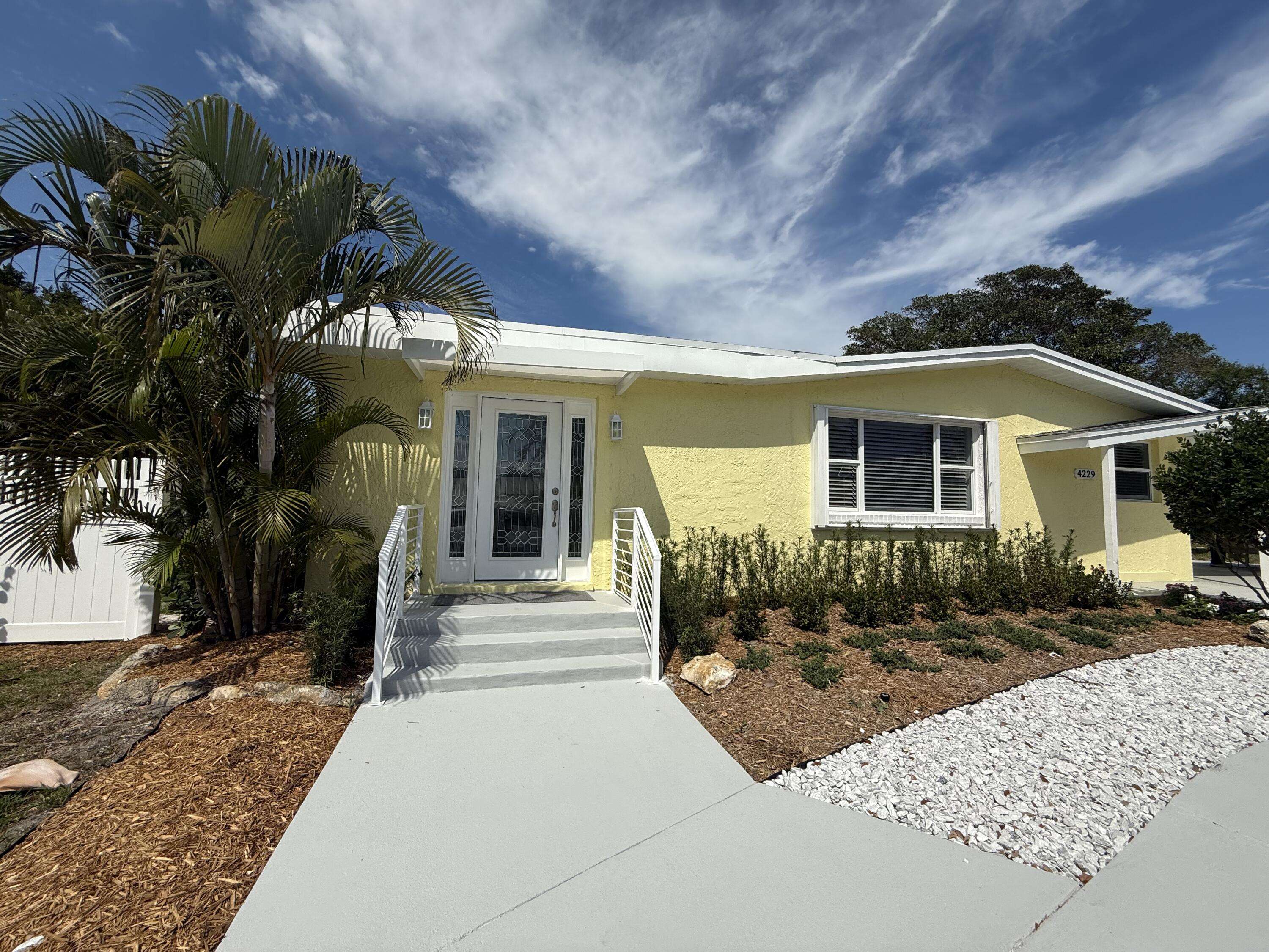 Stuart, FL 34997,4229 SE Palmetto ST
