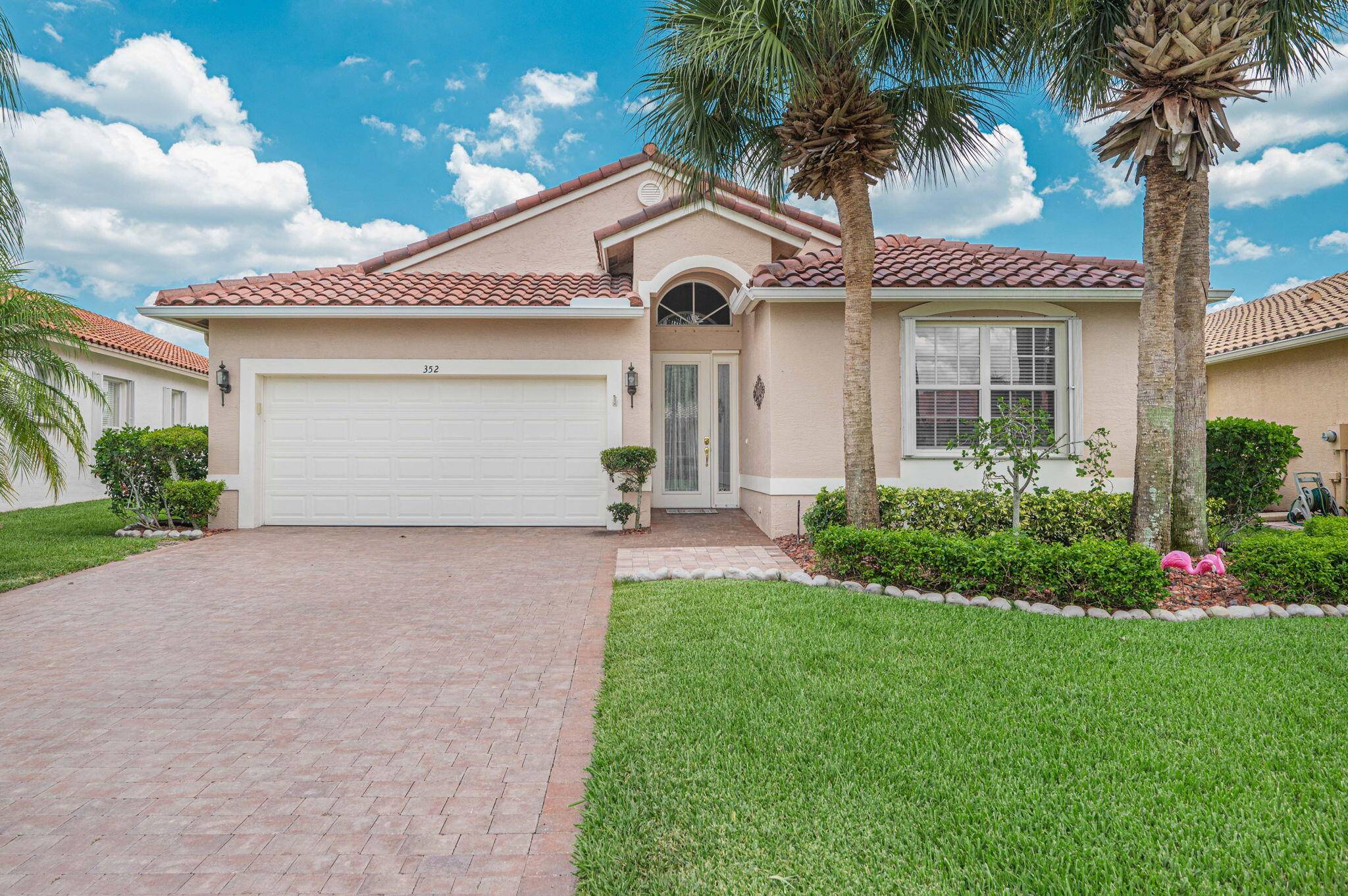 Port Saint Lucie, FL 34986,352 NW Shoreline CIR