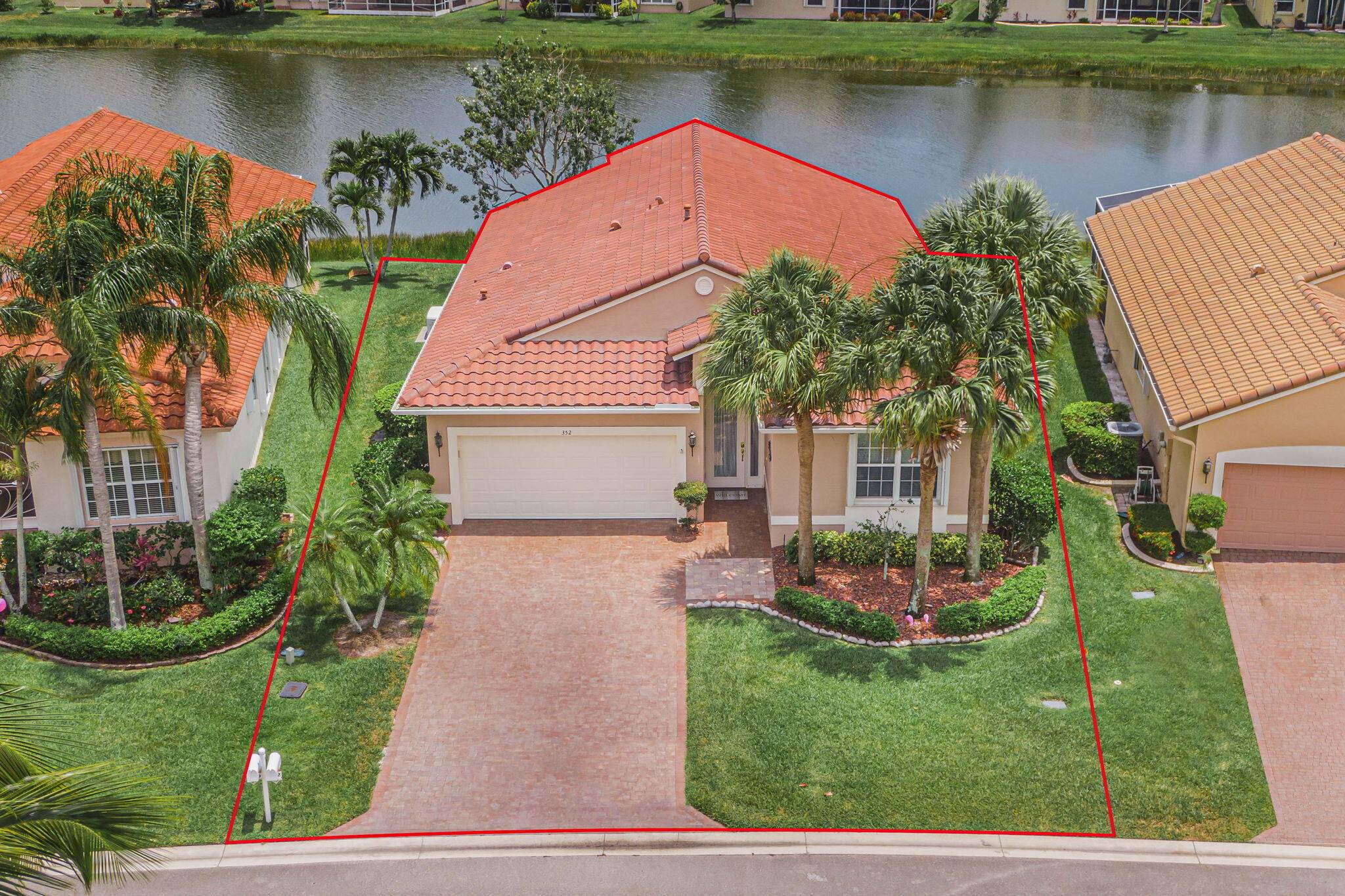 Port Saint Lucie, FL 34986,352 NW Shoreline CIR