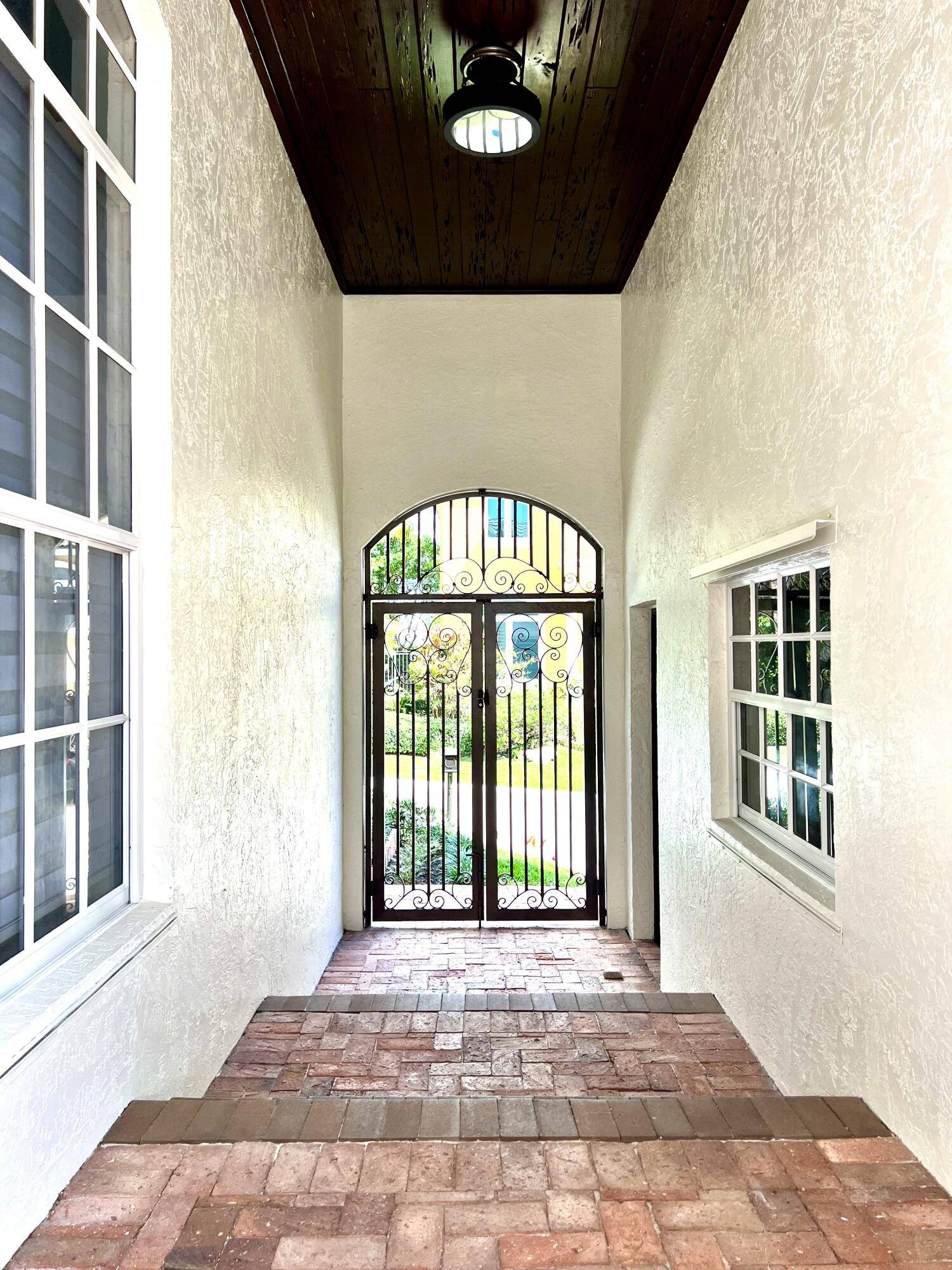 Juno Beach, FL 33408,460 Surfside LN