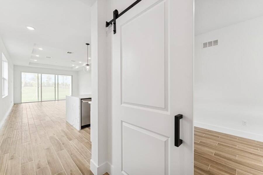 Port Saint Lucie, FL 34987,10323 Dreamweaver RD 23