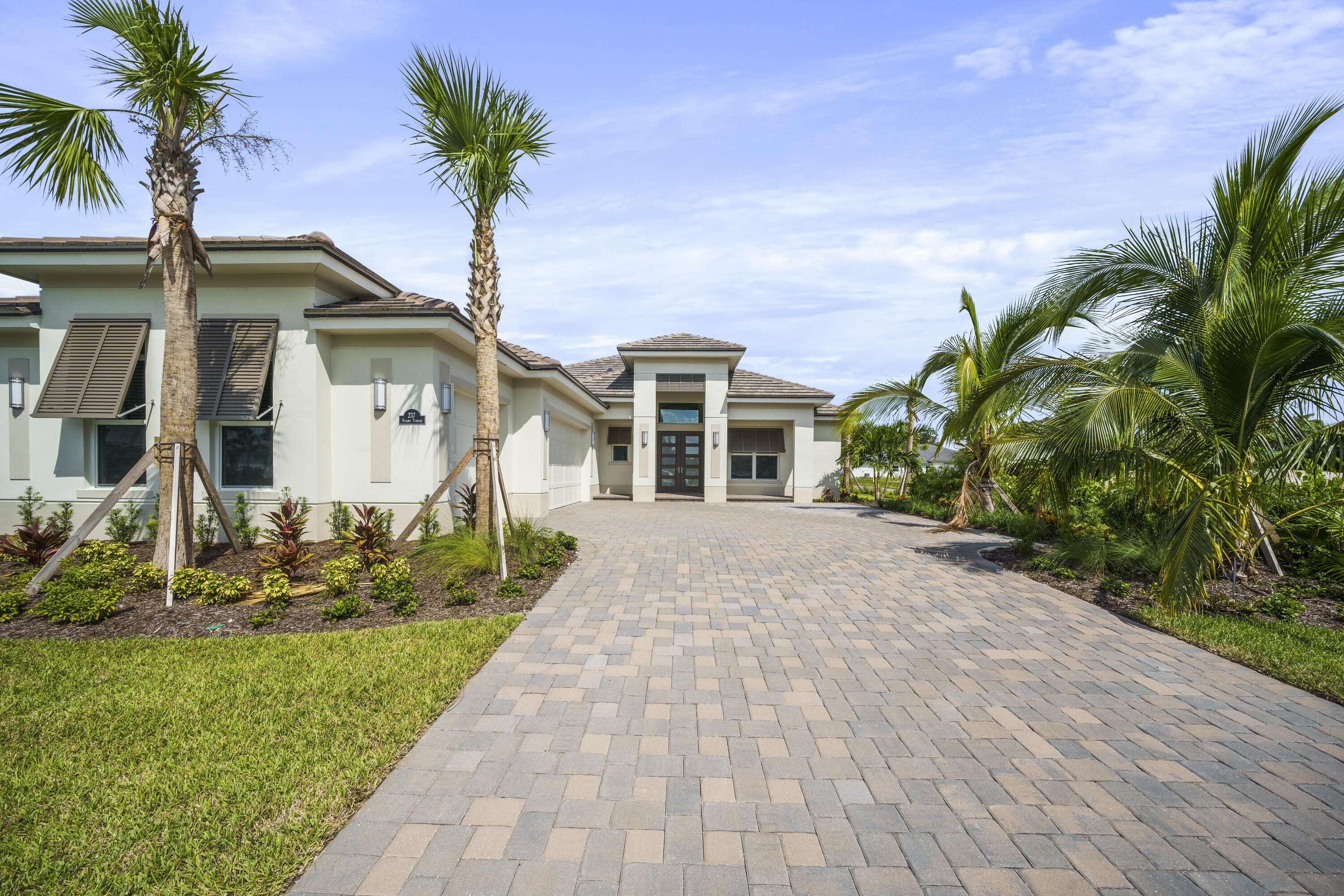 Vero Beach, FL 32963,237 Strand TER