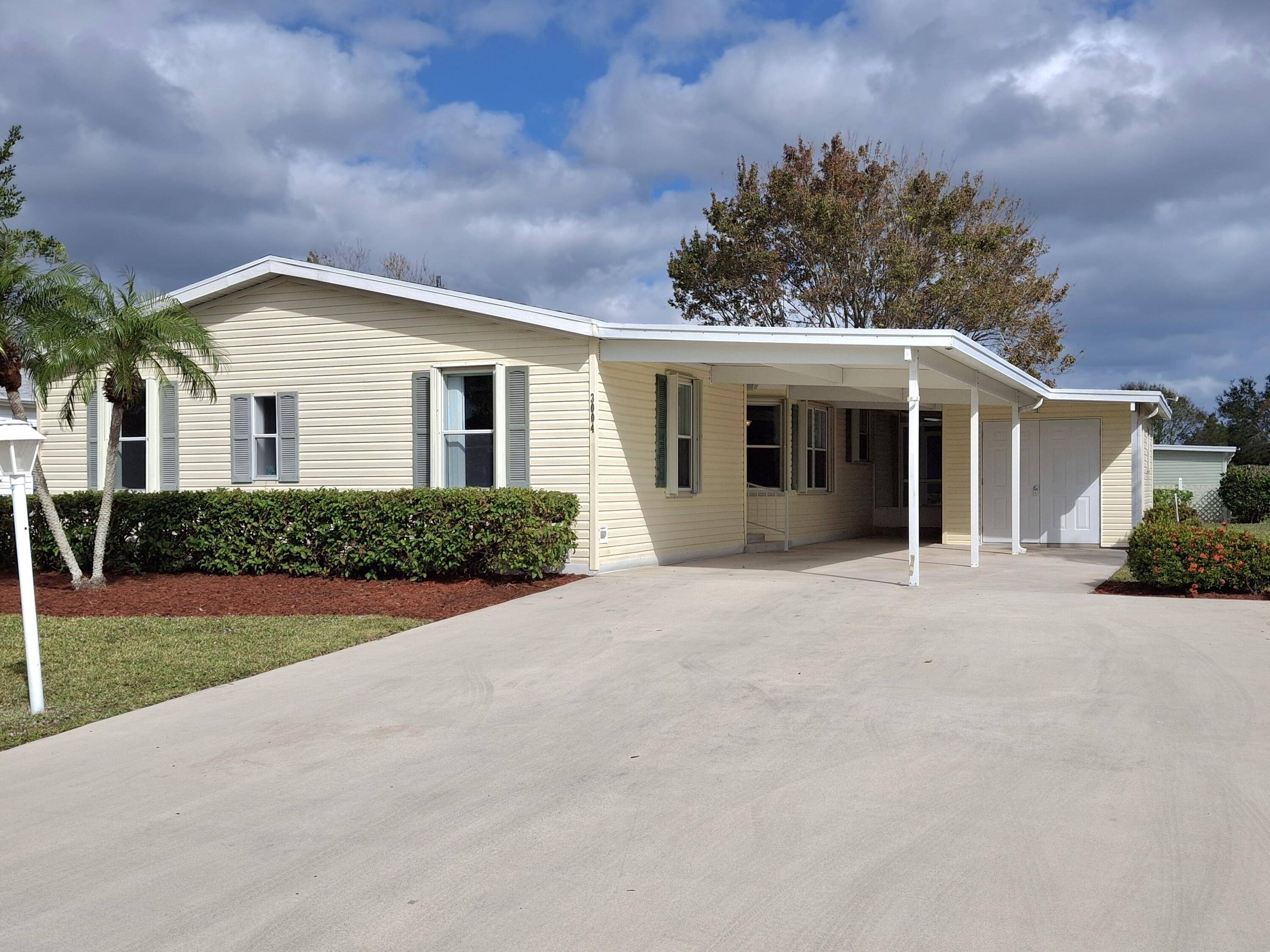 Port Saint Lucie, FL 34952,3004 Five Iron DR