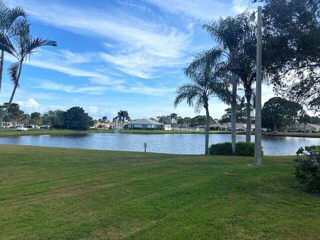 Fort Pierce, FL 34982,516 Crooked Lake LN B