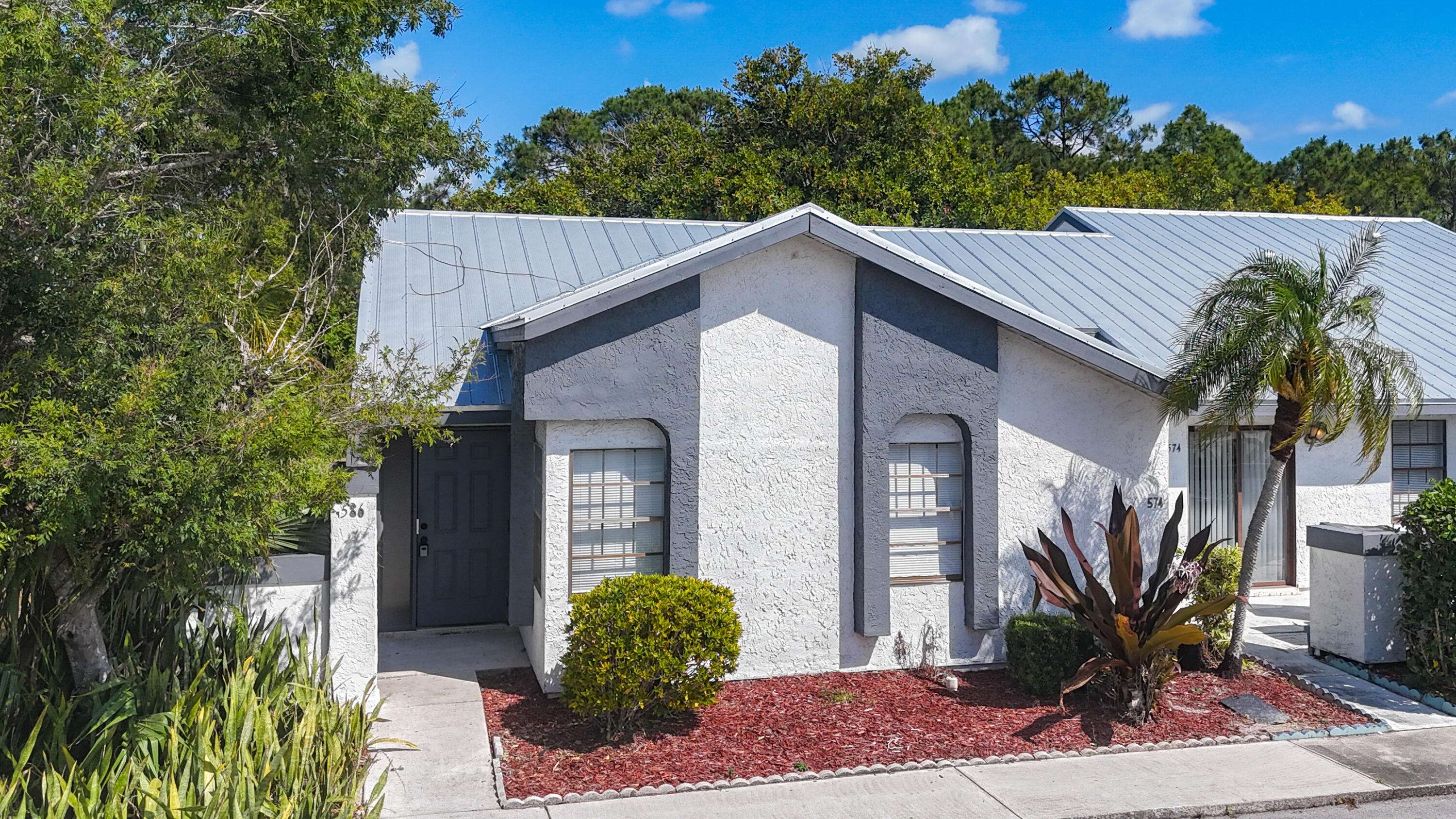 Port Saint Lucie, FL 34953,586 SW Tamworth ST