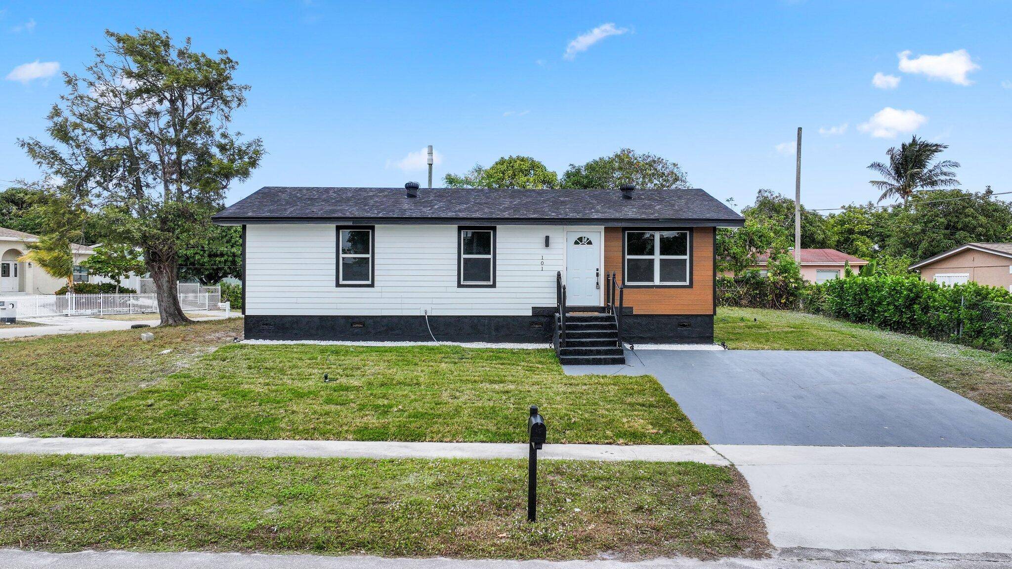 Boynton Beach, FL 33435,101 NE 27th AVE