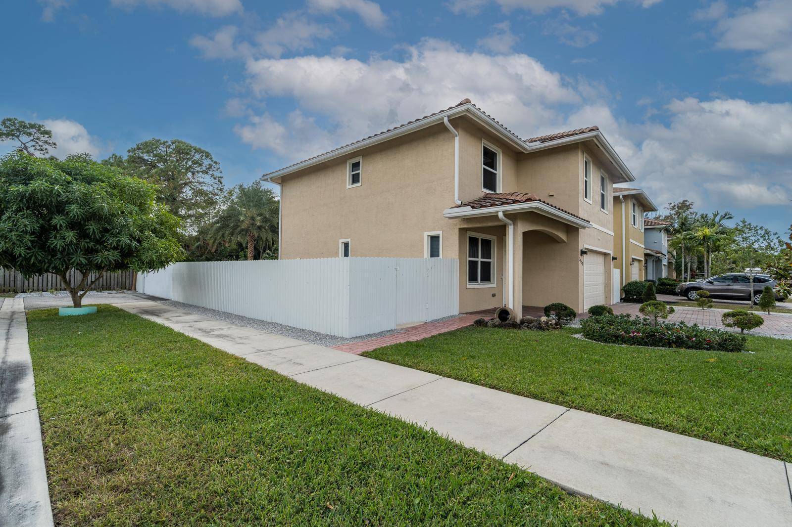 Greenacres, FL 33467,3922 New Valencia