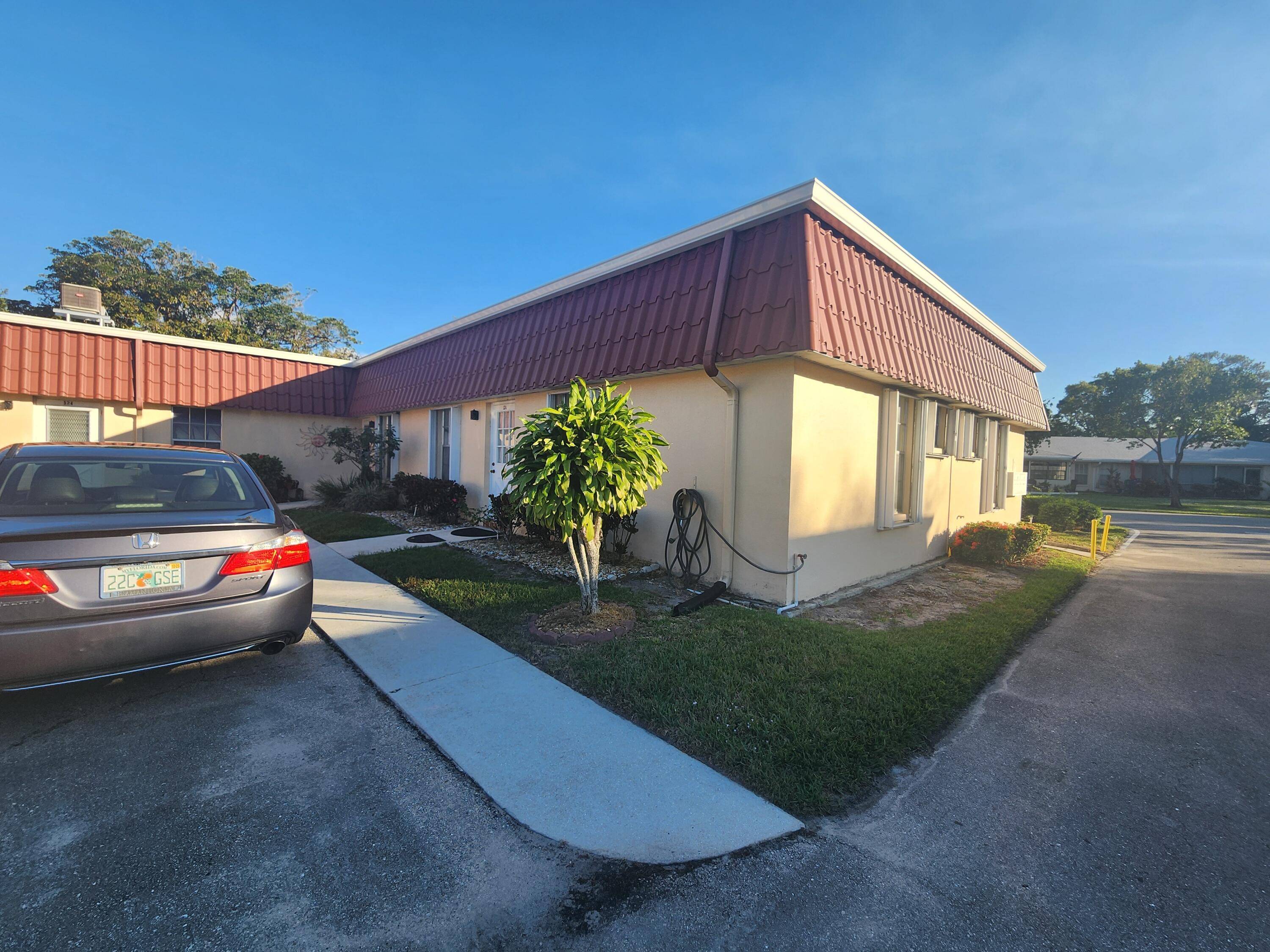 Lake Worth, FL 33467,522 Franconia CIR A