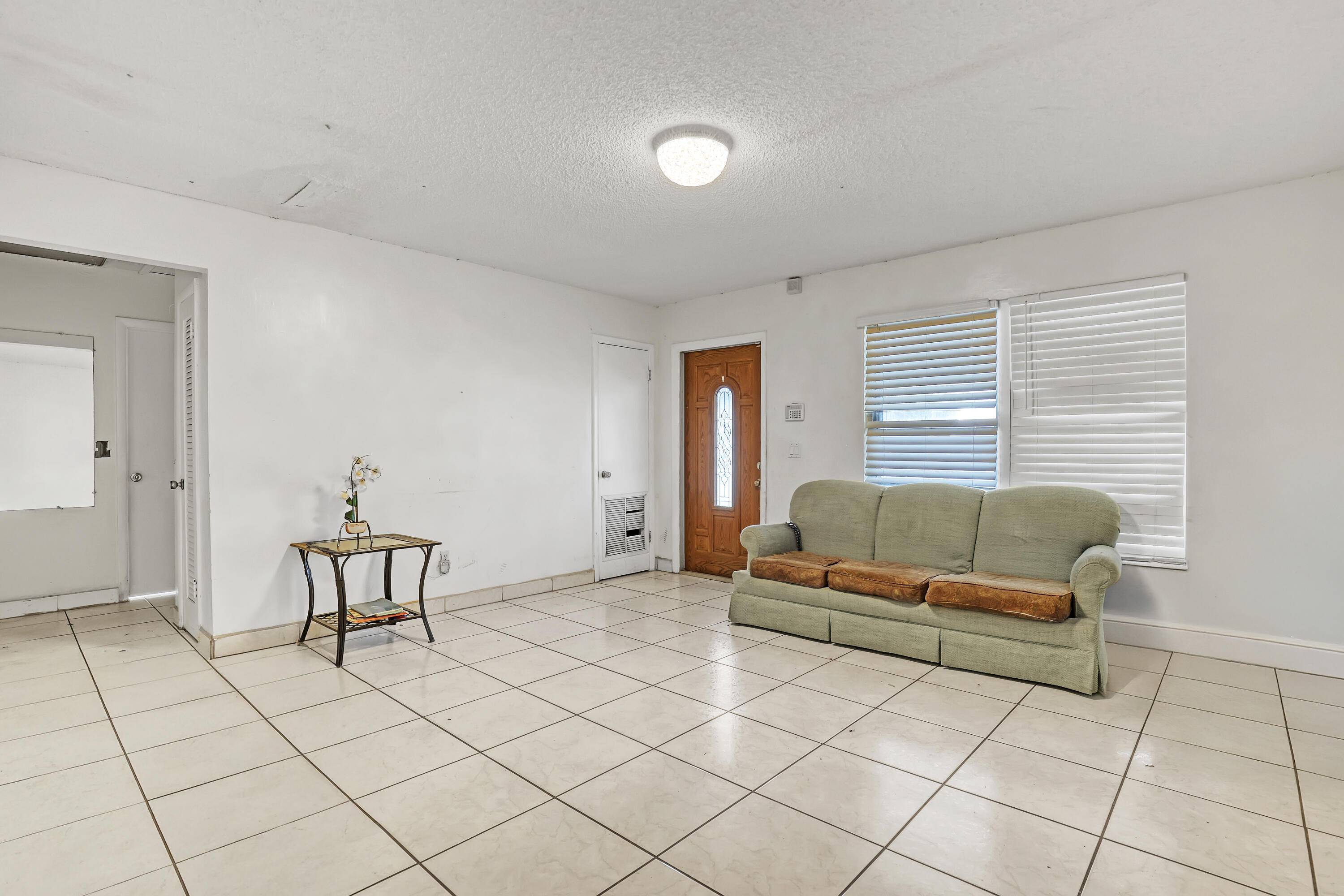 West Palm Beach, FL 33405,3308 Lake AVE