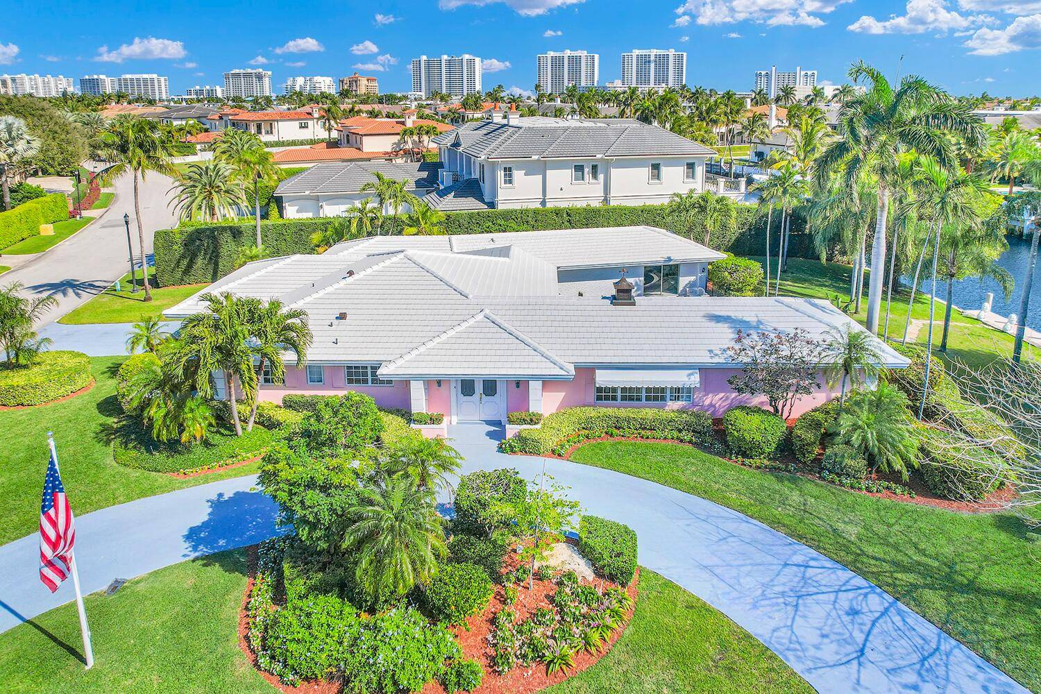 Boca Raton, FL 33432,300 E Coconut Palm RD