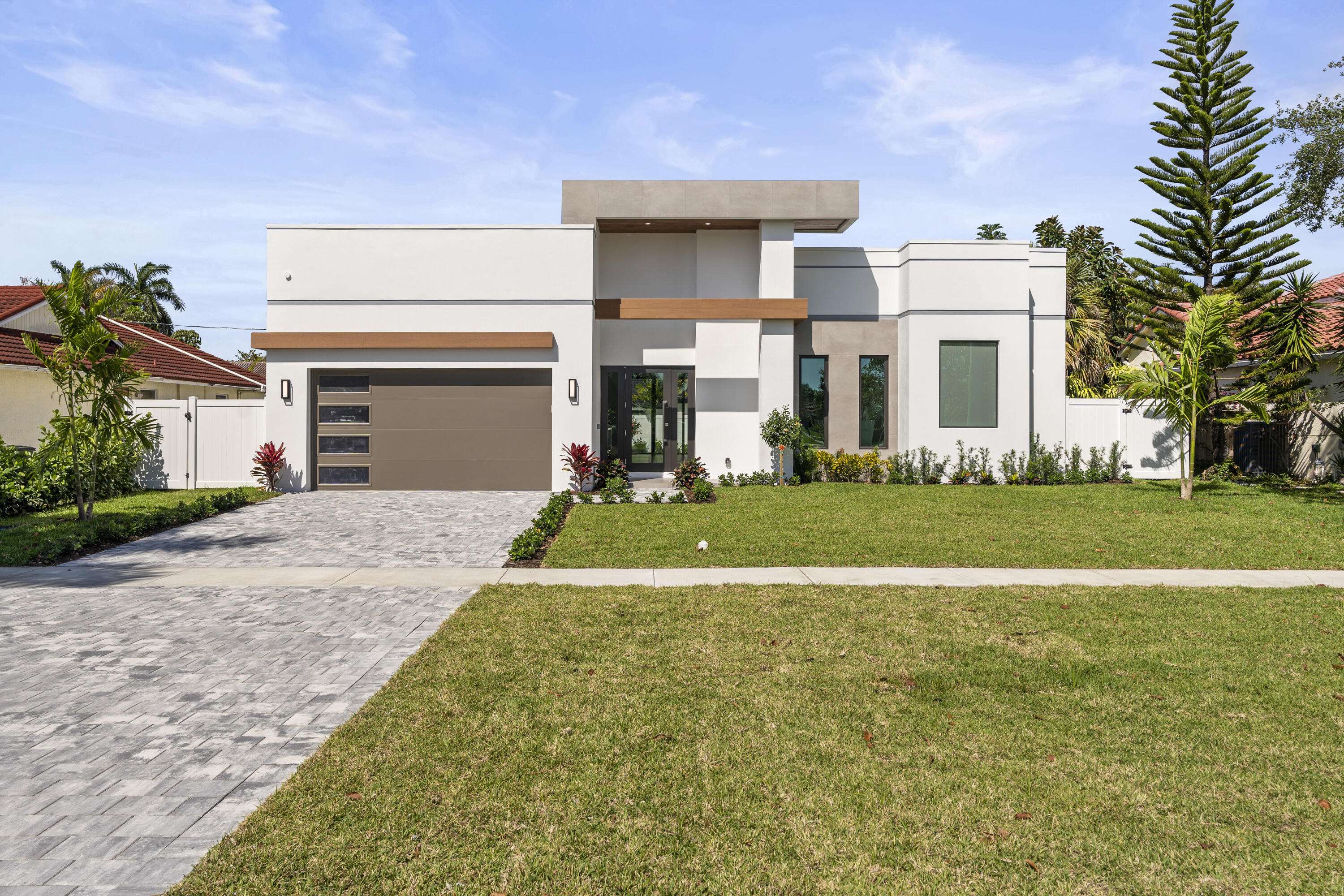 Boca Raton, FL 33487,7537 W Country Club BLVD