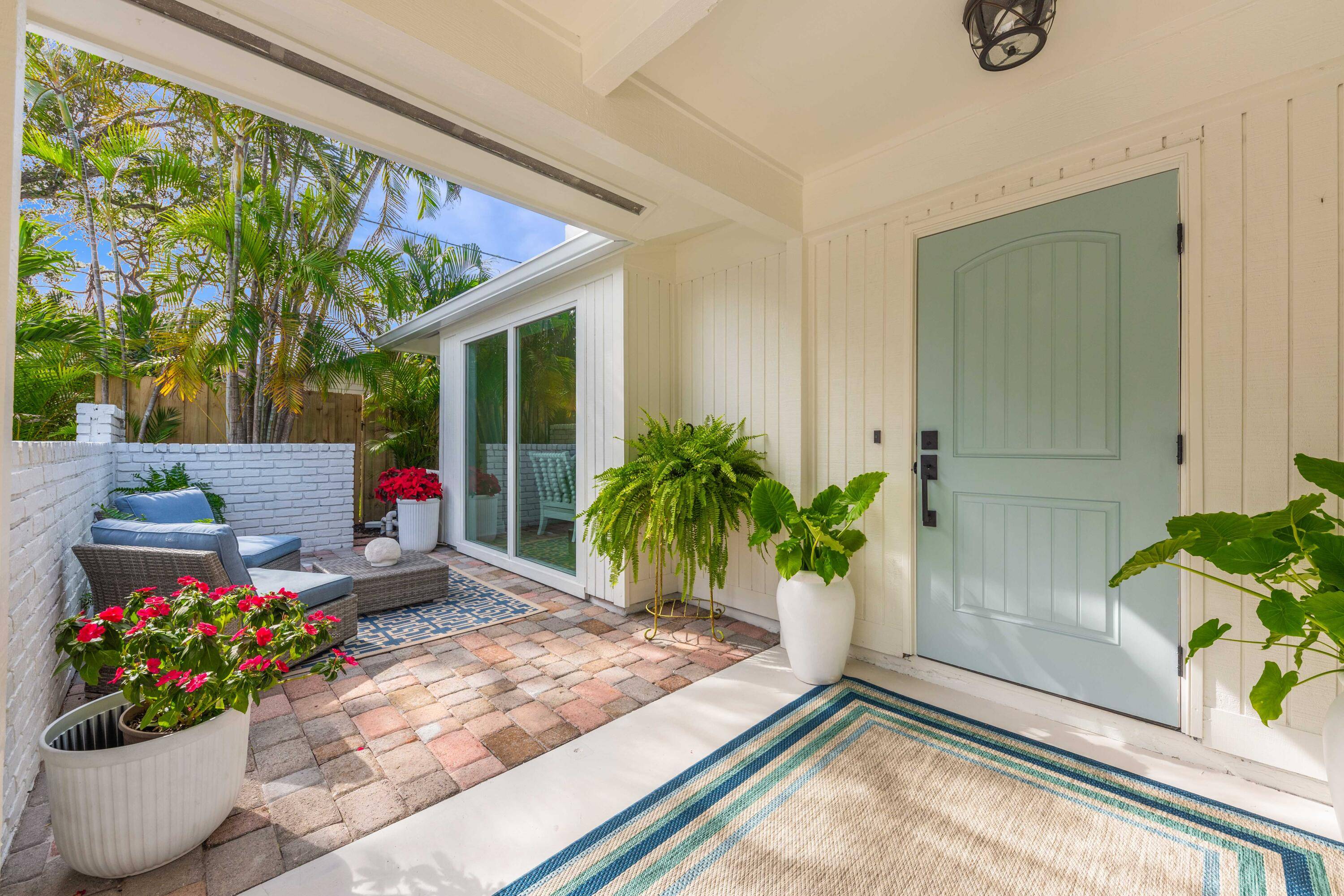 Tequesta, FL 33469,1604 Seabrook RD