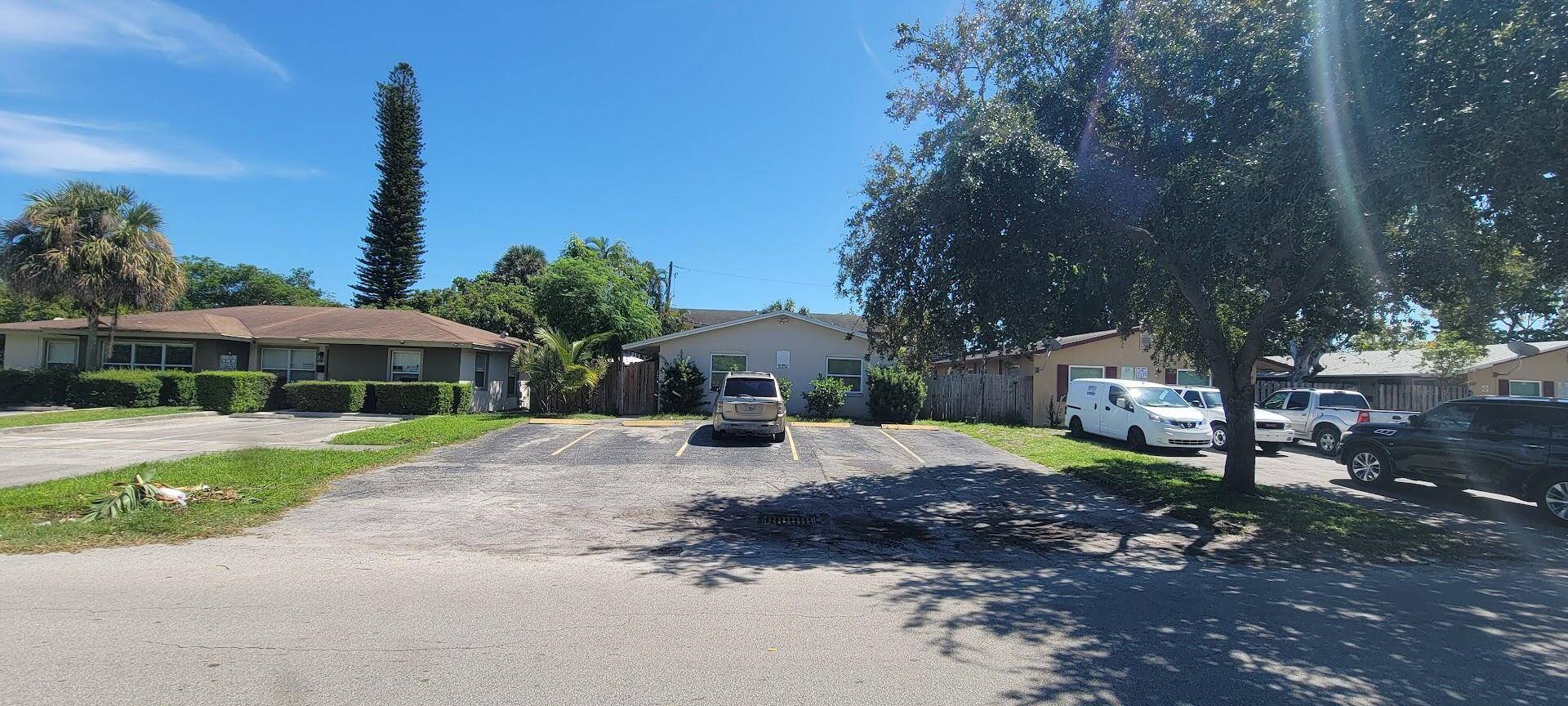 Pompano Beach, FL 33060,334 SW Avondale DR 1-3