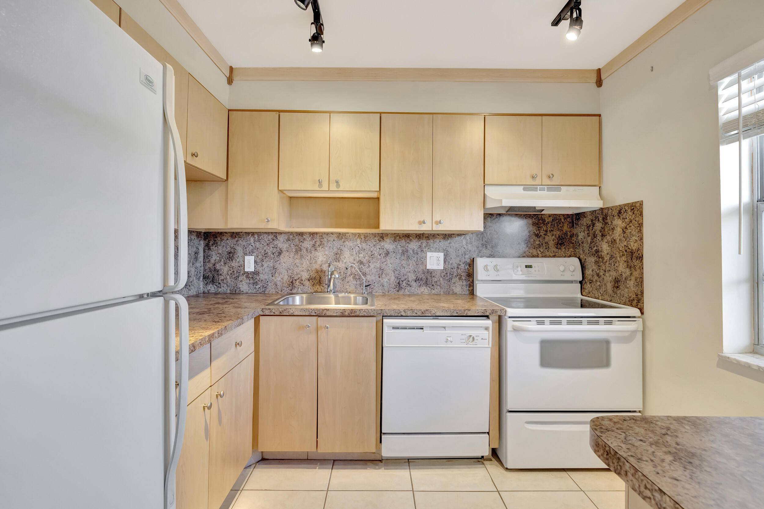 Margate, FL 33063,7847 Golf Cir DR 202