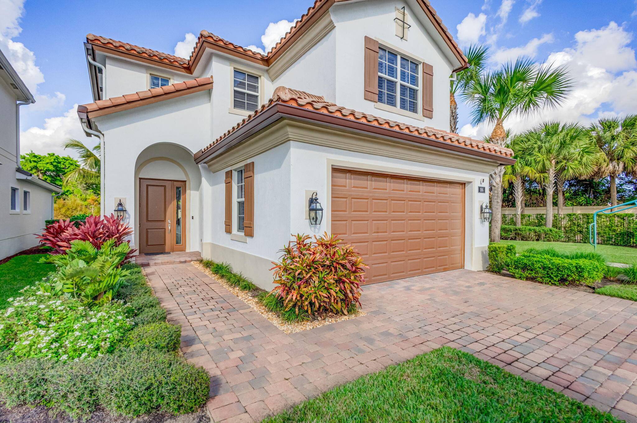 Palm Beach Gardens, FL 33418,166 Bonnette Hunt Club LN