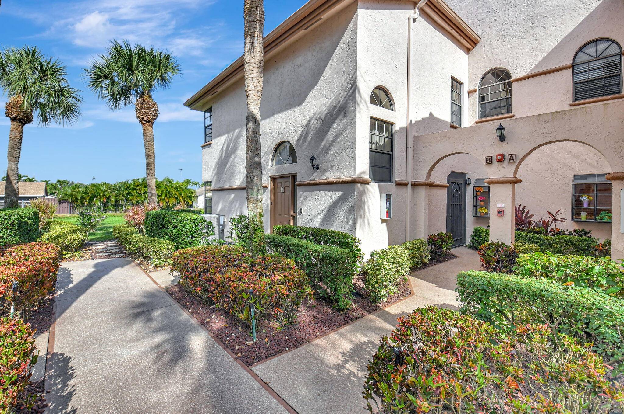 Boynton Beach, FL 33437,5187 Europa DR B