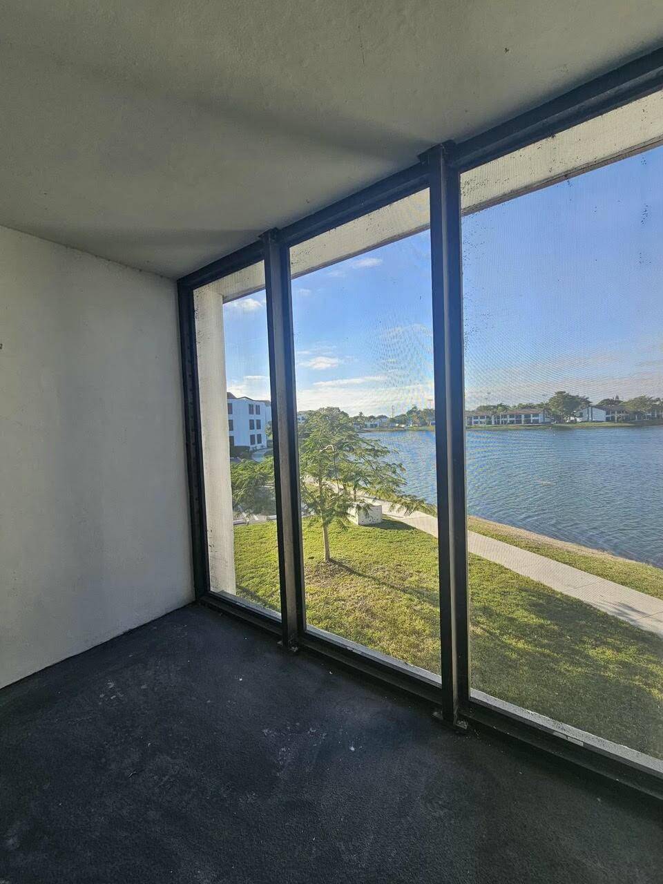 Oakland Park, FL 33309,214 Lake Pointe DR 206