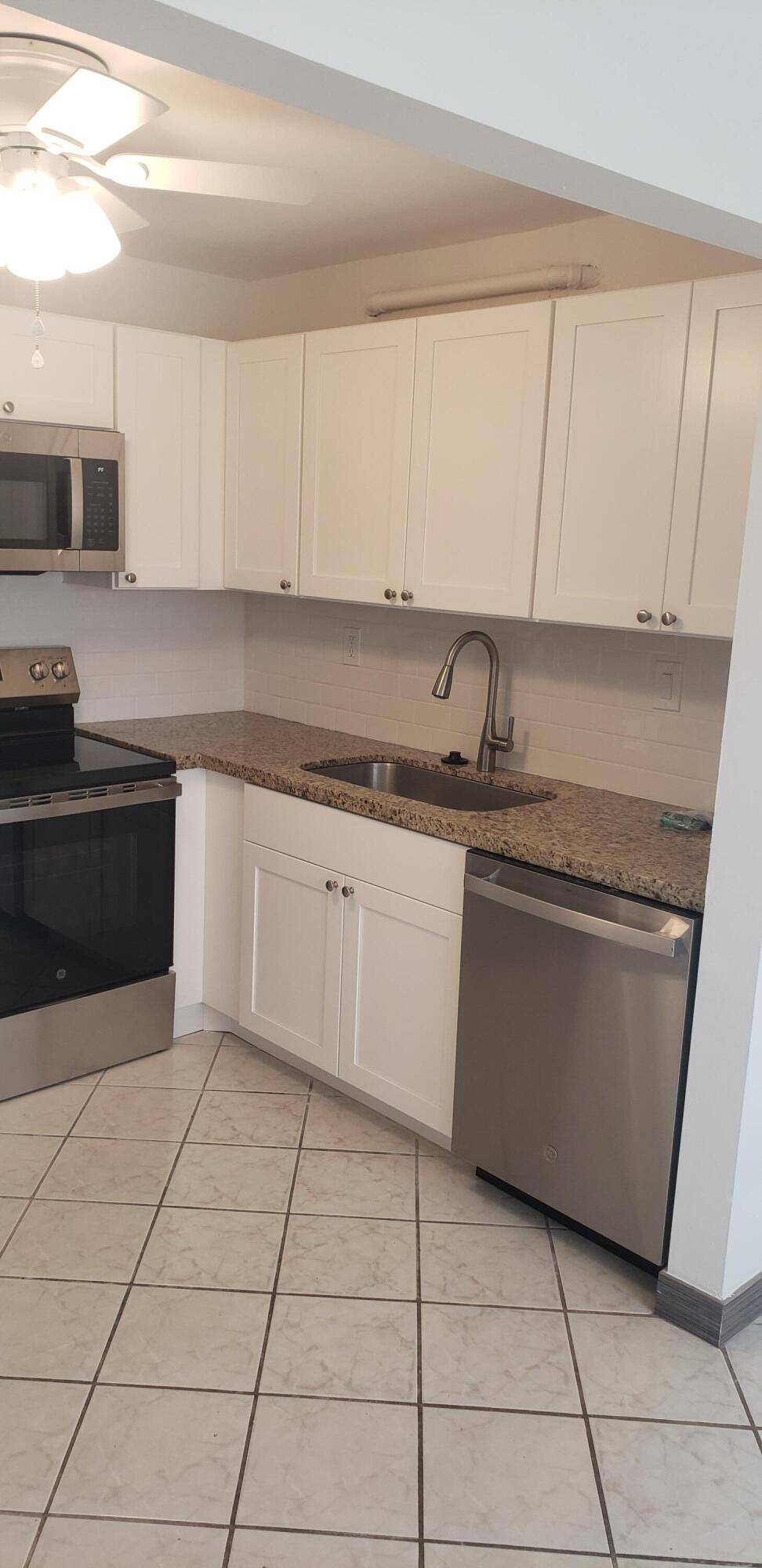 Delray Beach, FL 33484,529 Burgundy L