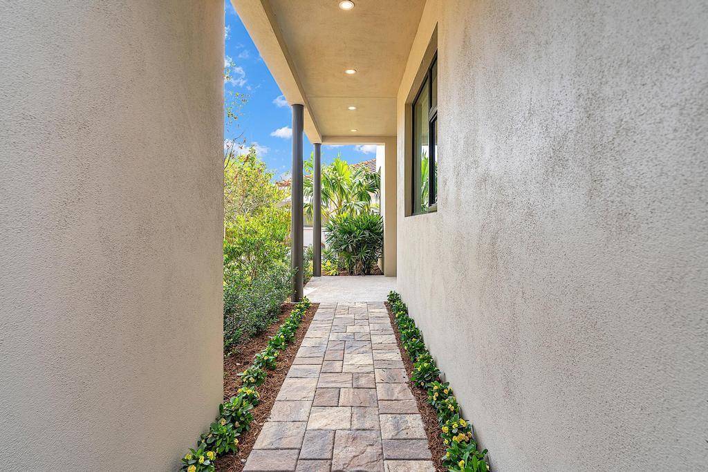 Lake Worth Beach, FL 33460,15 S Ocean Breeze 1 E