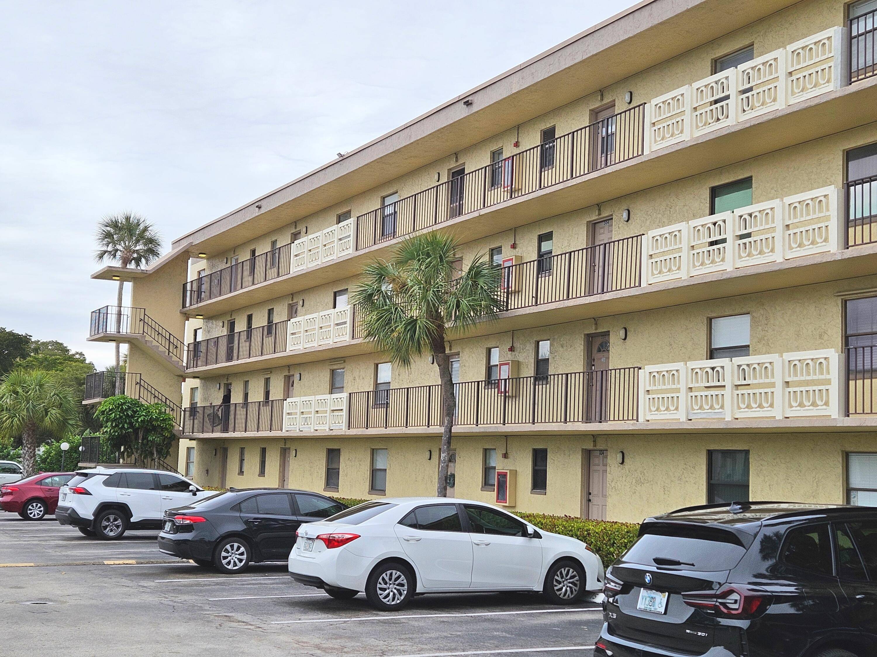 Boca Raton, FL 33428,9355 SW 8th ST 403