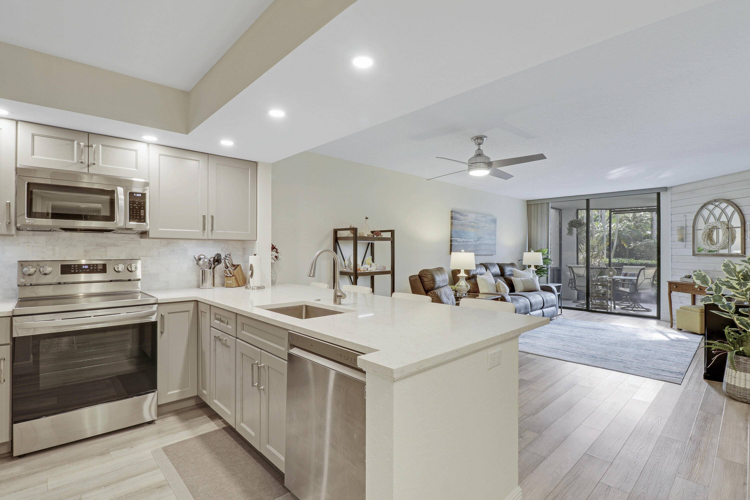 Juno Beach, FL 33408,112 N Bay Colony DR