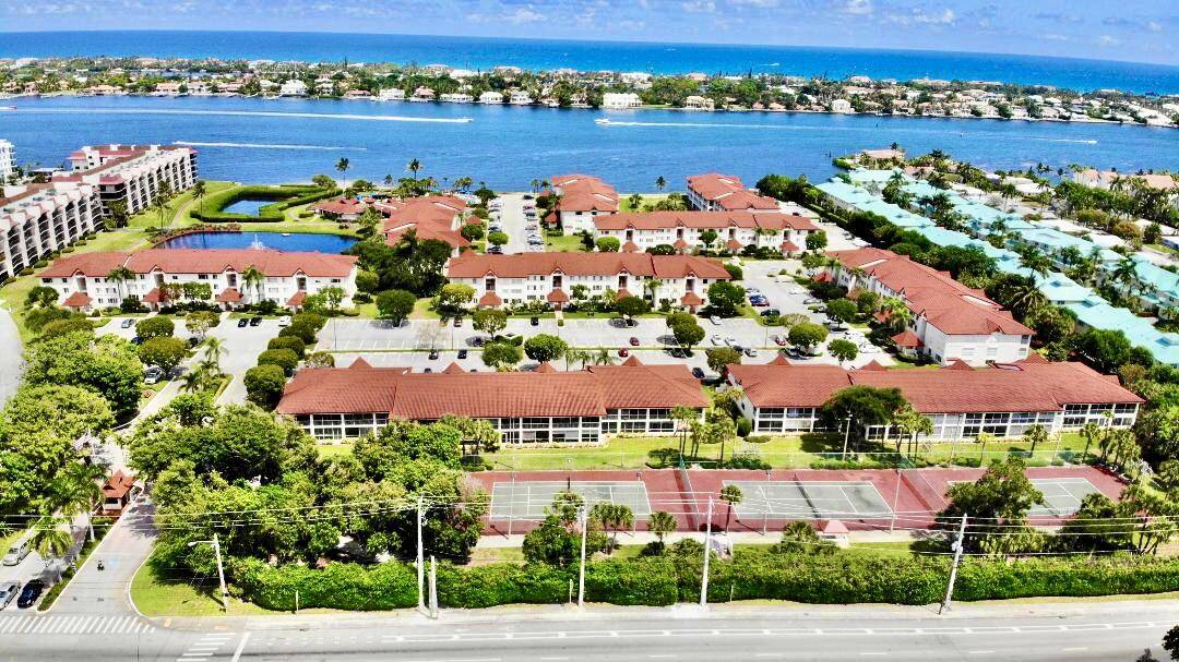 Hypoluxo, FL 33462,106 Half Moon CIR B1