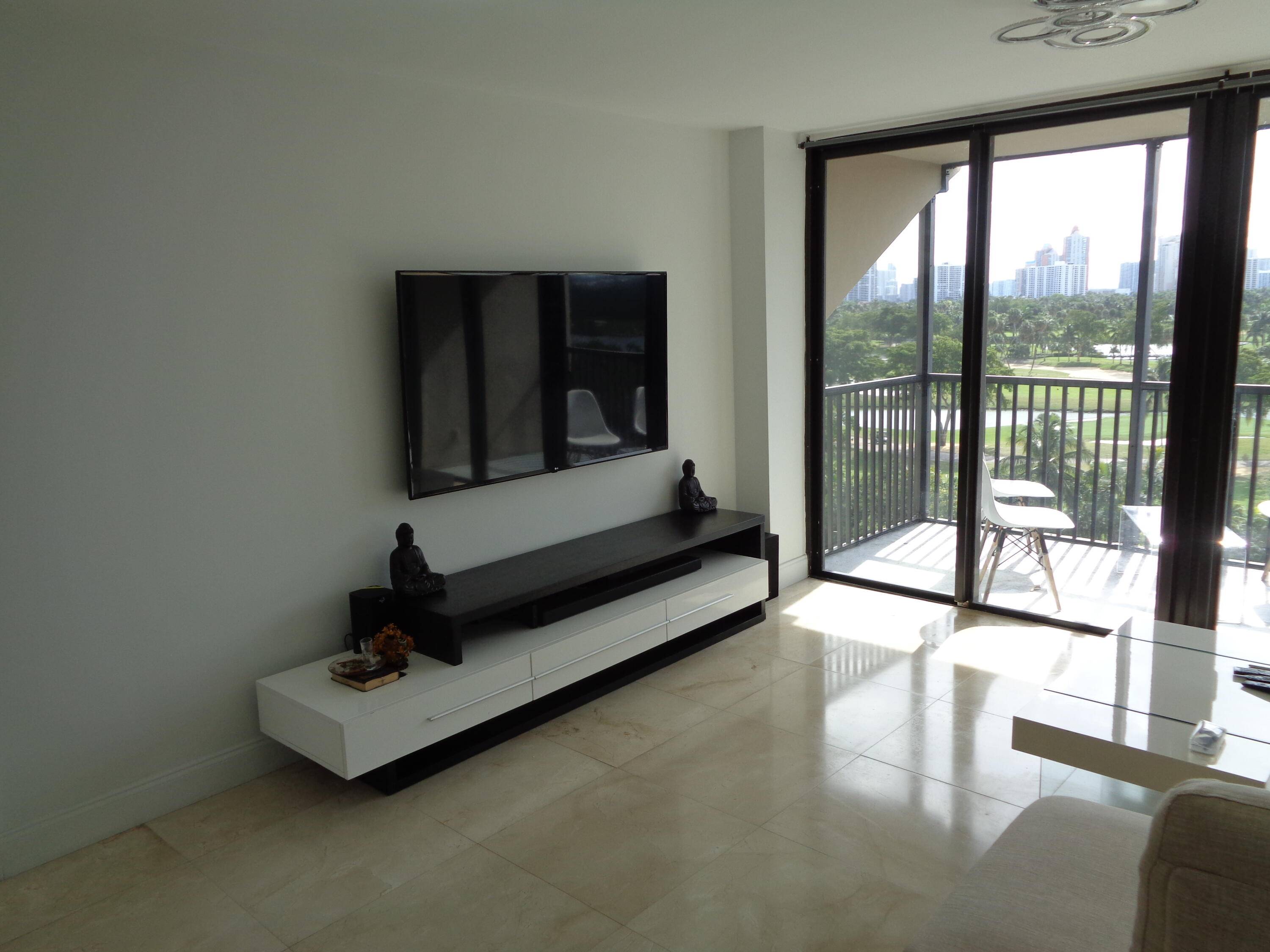 Aventura, FL 33180,3301 N Country Club DR 804