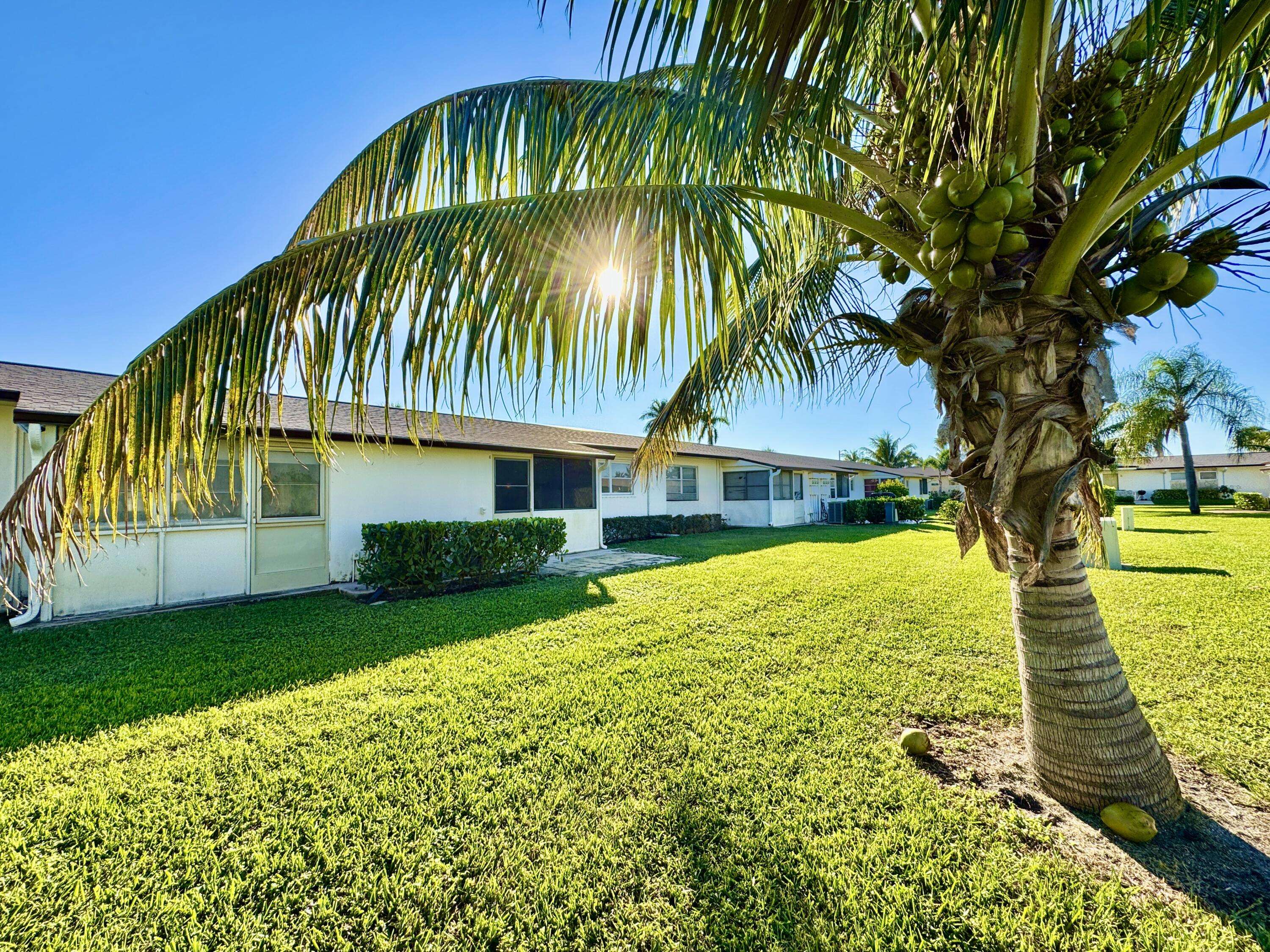 West Palm Beach, FL 33415,2864 E E Crosley DR E