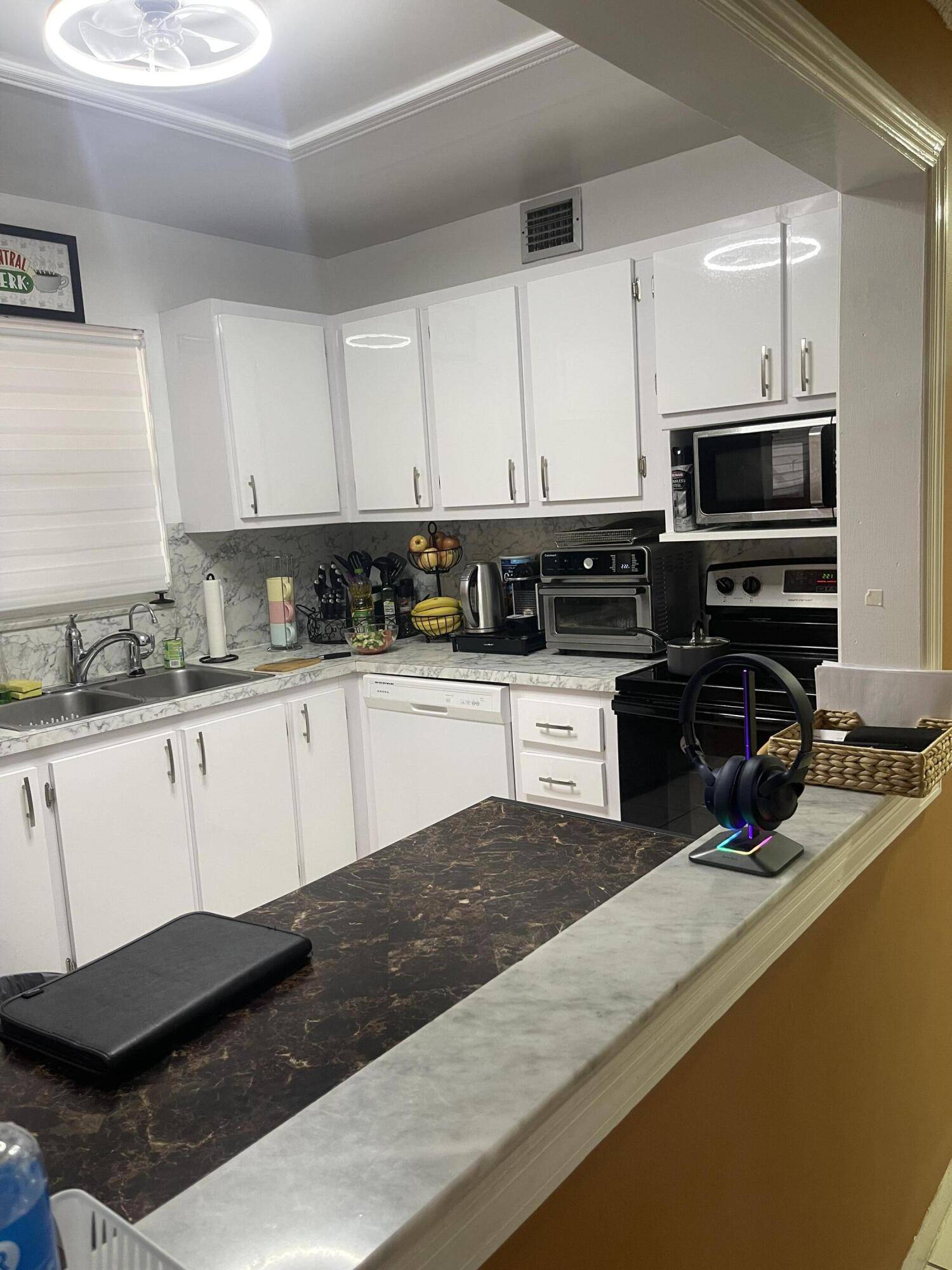 Palm Springs, FL 33461,705 Lori DR 305