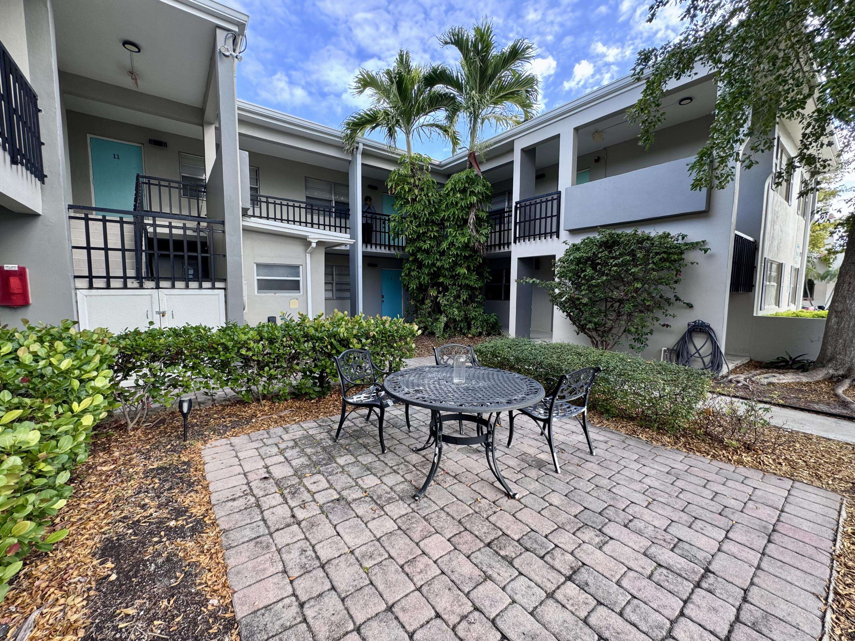 Lake Worth Beach, FL 33460,202 Lucerne AVE 6