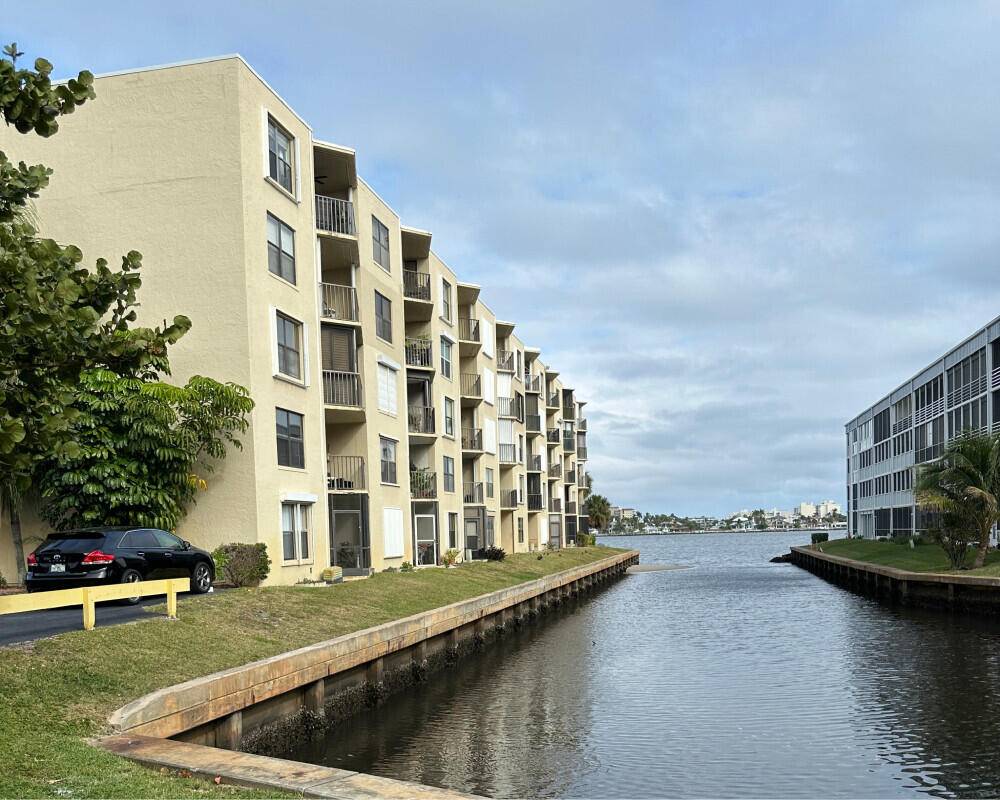 Lantana, FL 33462,896 N Federal HWY 225