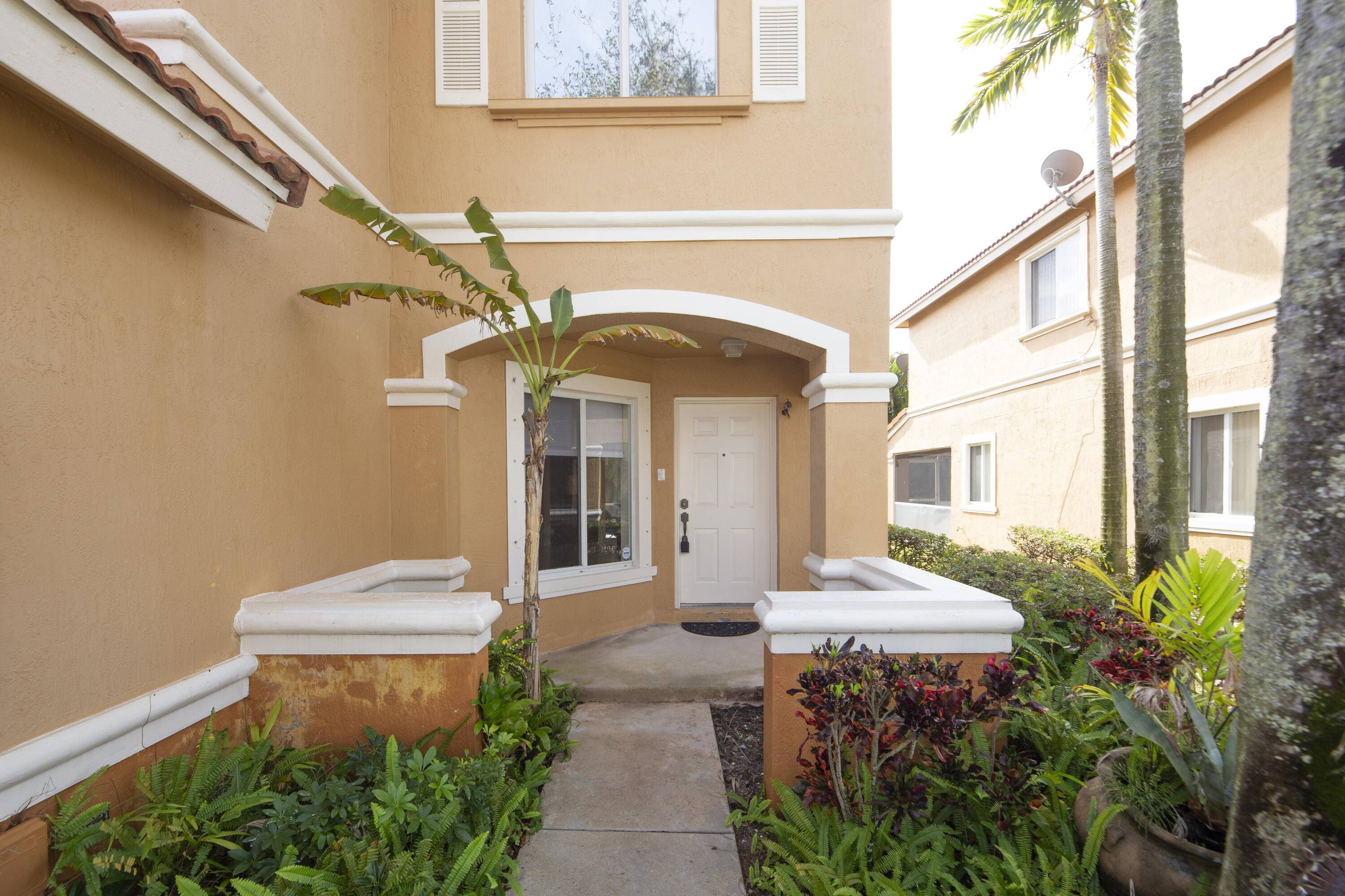 West Palm Beach, FL 33411,6162 United ST