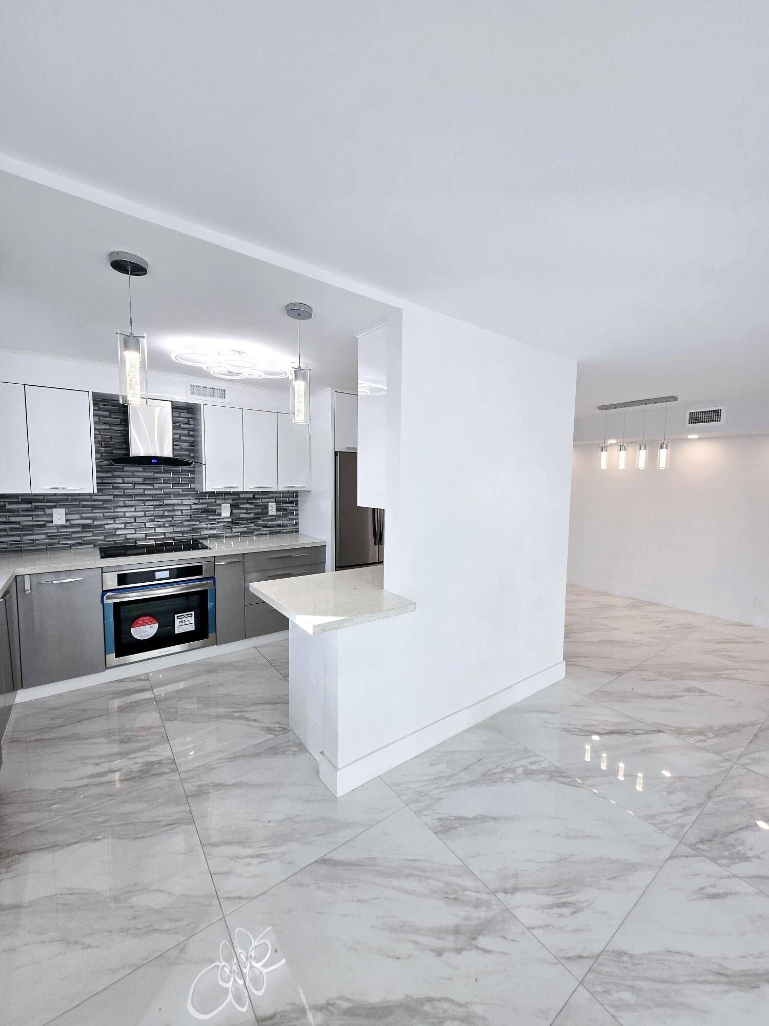 Hallandale Beach, FL 33009,137 Golden Isles DR 914
