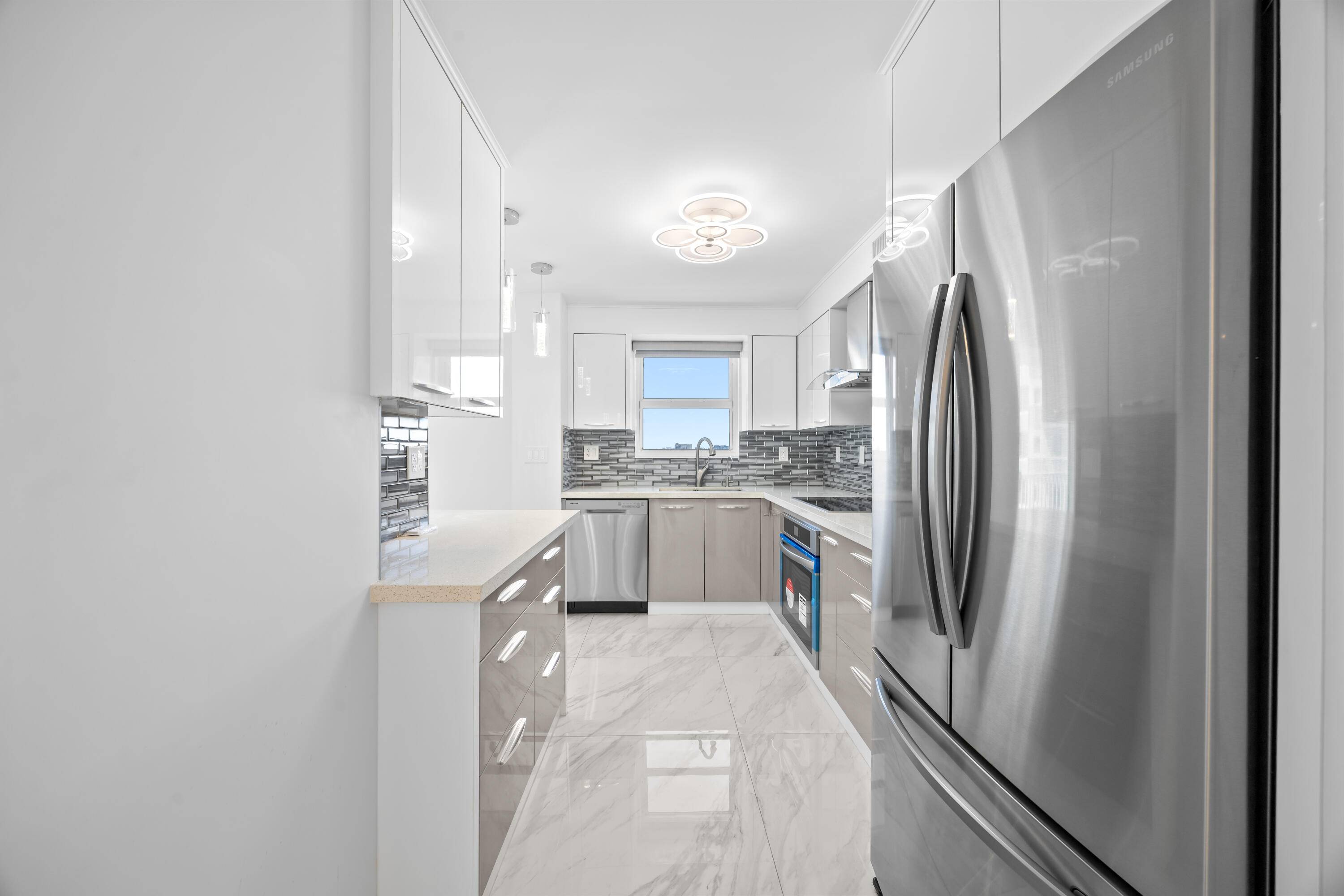 Hallandale Beach, FL 33009,137 Golden Isles DR 914