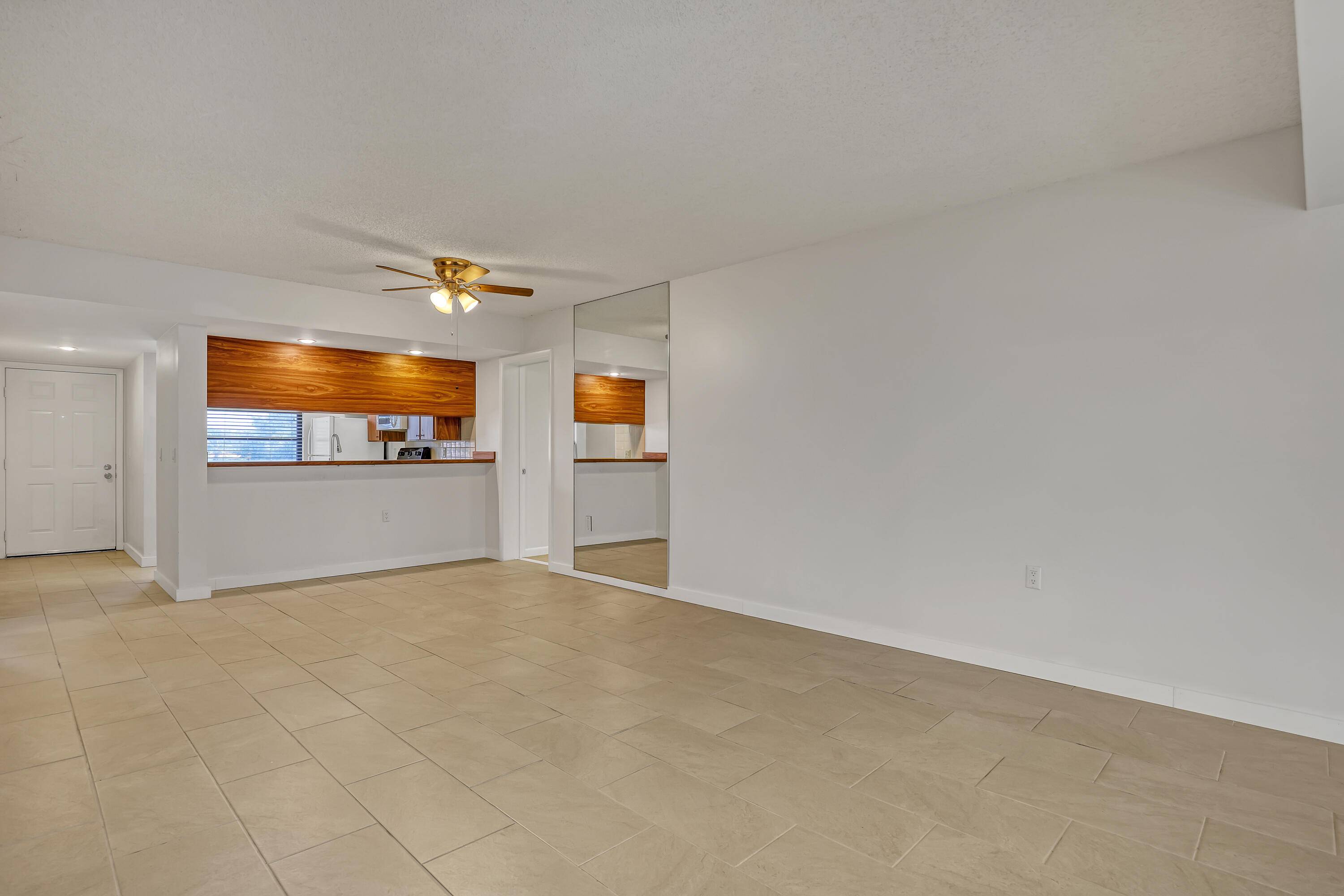 West Palm Beach, FL 33401,3716 Whitehall DR 206