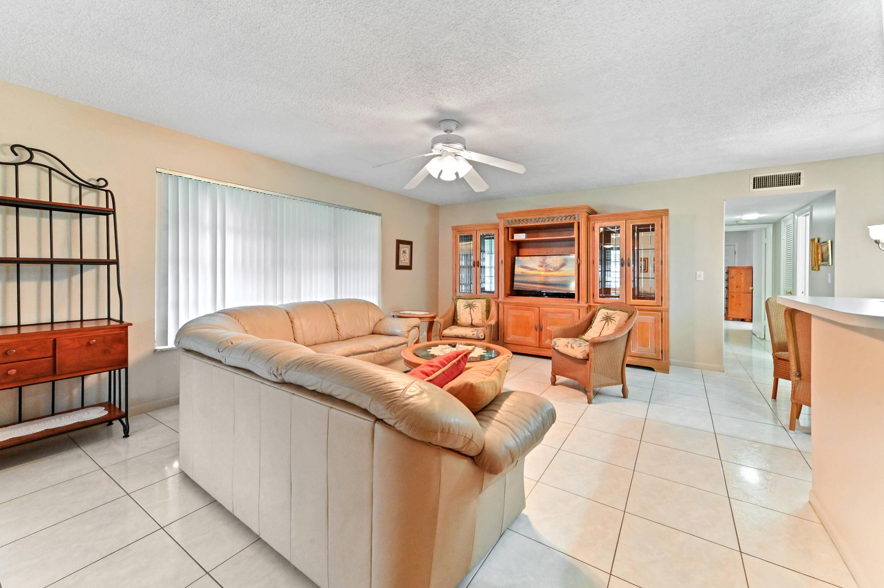 Boynton Beach, FL 33435,201 Country LN D