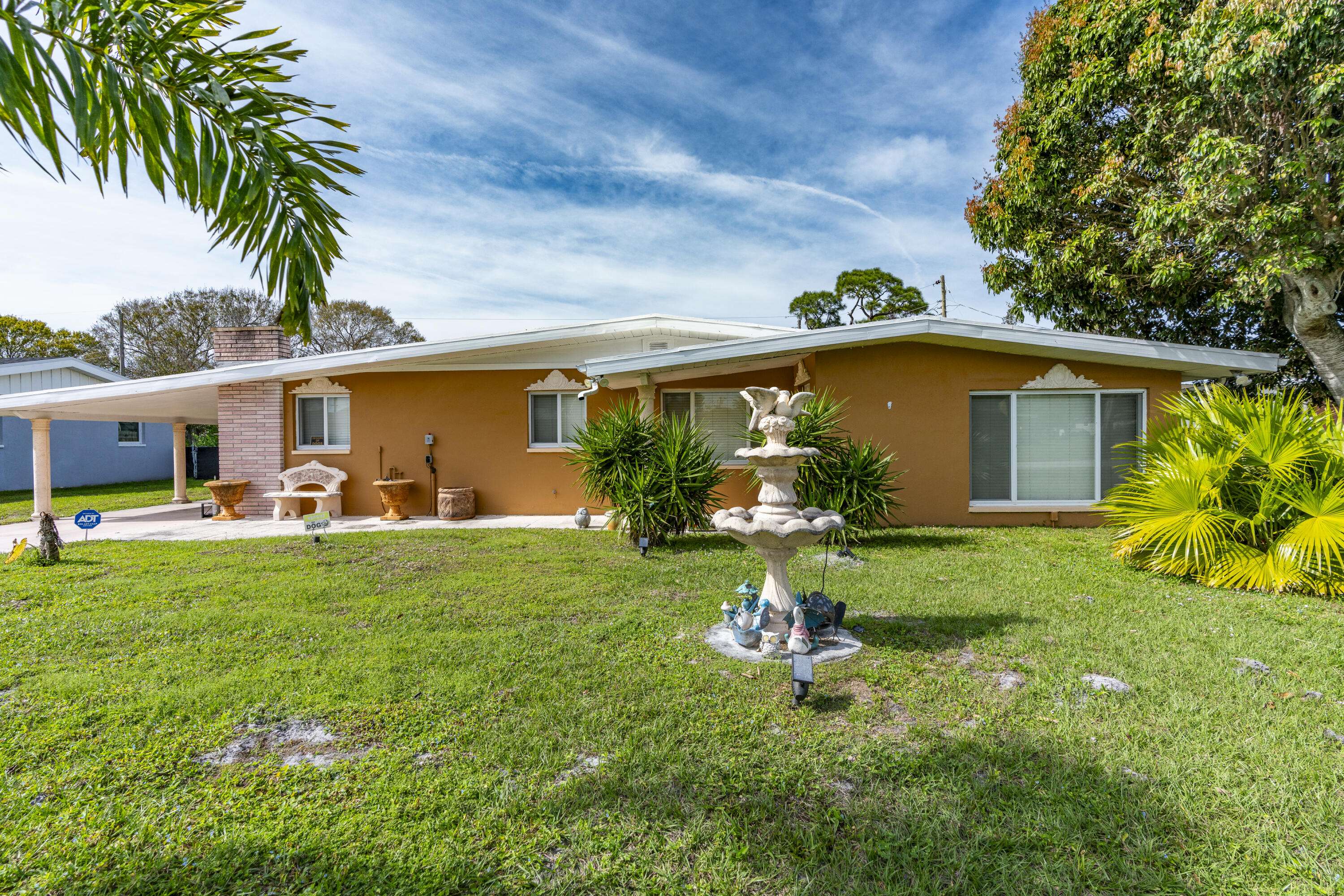 Port Saint Lucie, FL 34952,330 Shady LN